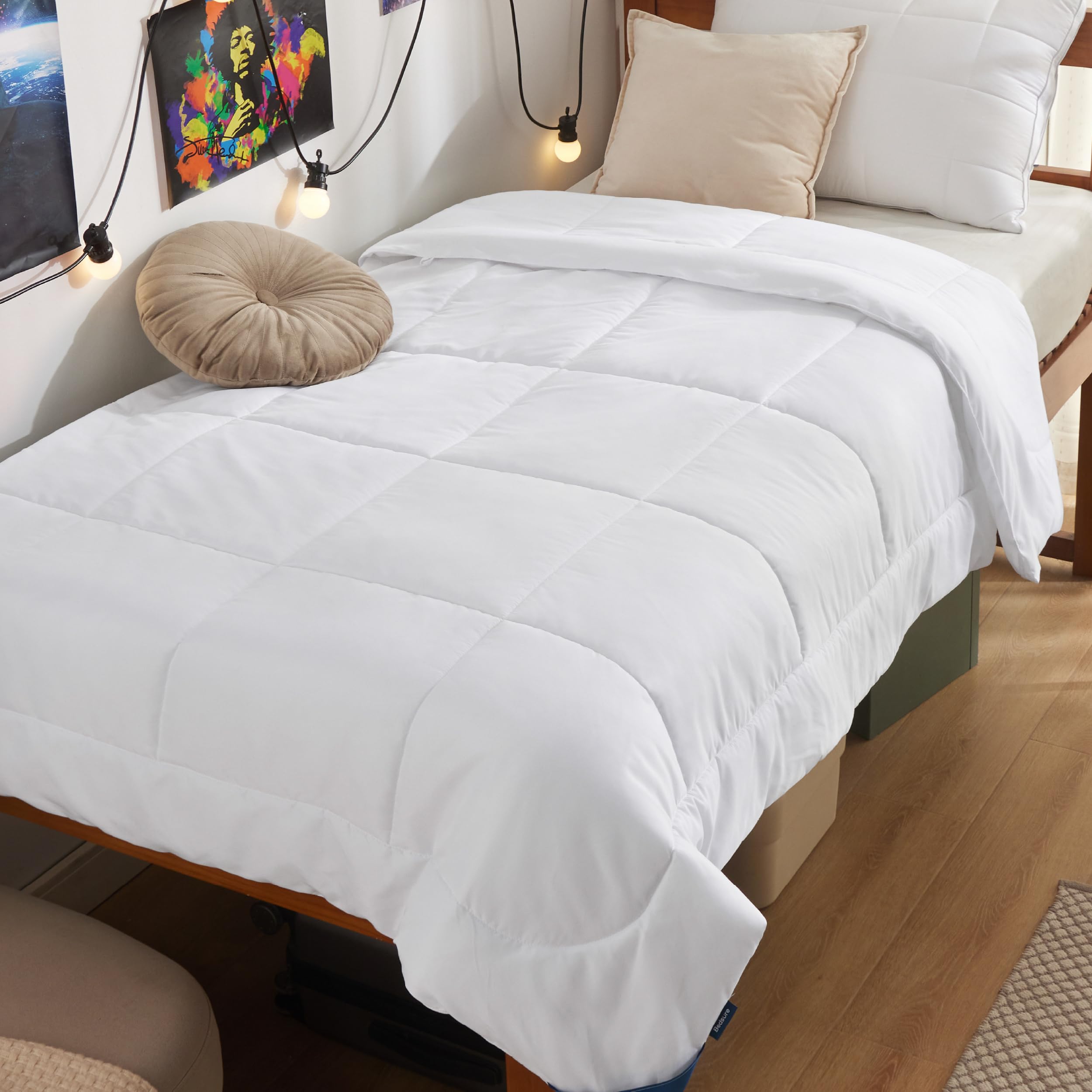 Photo 1 of Bedsure Twin Comforter Duvet Insert, All Season Bed Comforter, Quilted Down Alternative Duvet, Box Stitched Comforters with Corner Tabs, Machine Washable, 68 x 88 Inches (White)