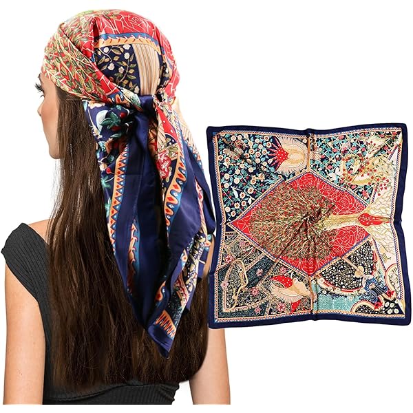 VERSACE JEANS COUTURE Multi/Gold Charm Link Baroque Print VERSACE JEANS COUTURE Multi/Gold Charm Link Baroque Print