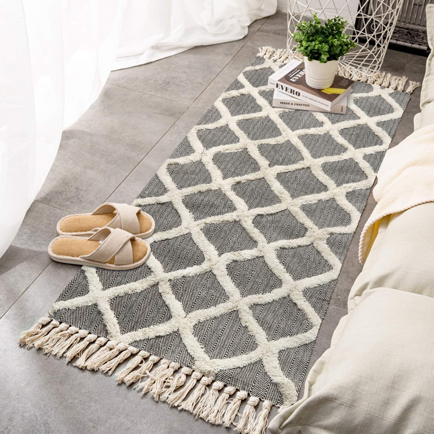 Collive Tufted Cotton Rug, Moroccan 2' x 4.3' Hand Woven