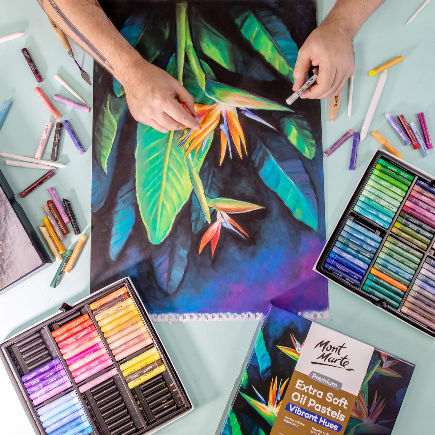 Mont Marte Extra Soft Oil Pastels Vibrant Hues Premium 120pc, Assorted Bright Colors, Vibrant, Buttery, Versatile Art Pastels for Blending, Layering & Shading, Art, Craft, Coloring and Sketching