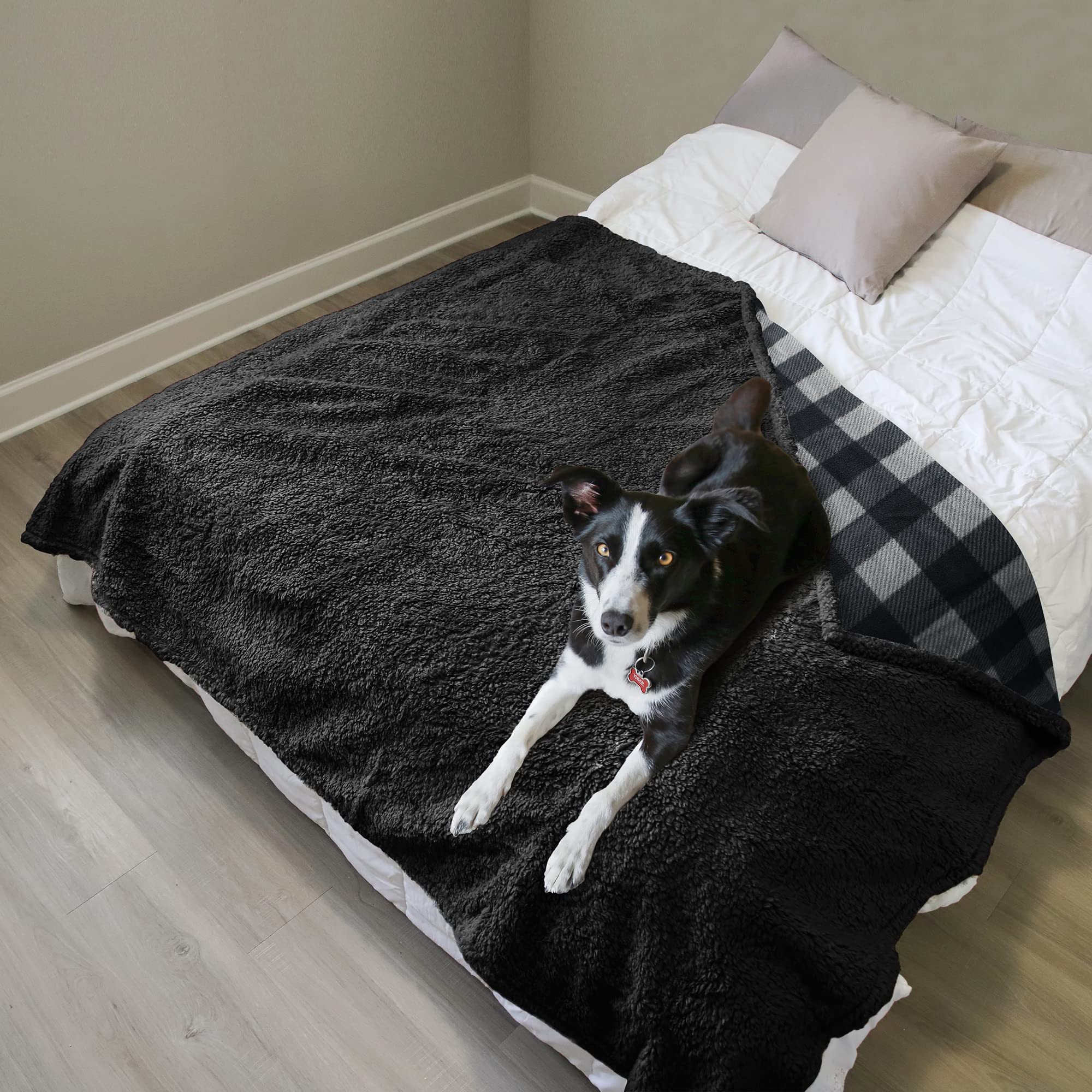 Pawsee Waterproof Dog Blanket Washable, Sherpa Fleece Pet Blanket for Puppies Cats Dogs, Reversible Waterproof Protector Cover for Dog Sofa Bed, 203 x 152 cm, Plaid/Black