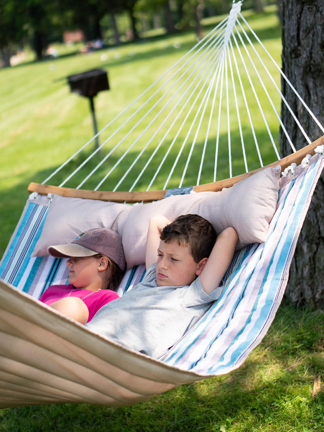 Ohuhu Double Hammock Quilted Fabric Swing with Strong Curved-Bar Bamboo & Detachable Pillow, 55"x75" Large Hammocks with Carrying Bag, 4.6'W x 6.2'L, Blue & White Stripe : Garden & Outdoor