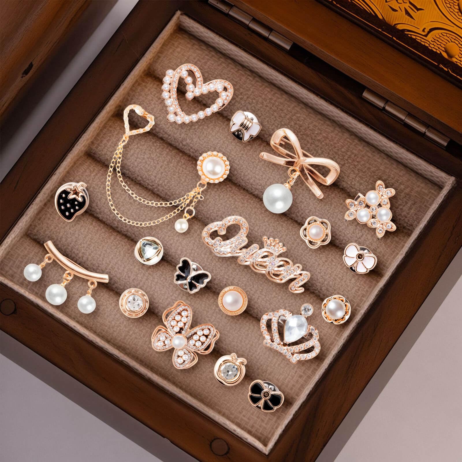 RQAYE 80pcs Junk Socks Charms Kit, Brooches and Pins for Women,Gold Shoe Charms,Shoe Charms for Sneakers, Safety Pin,Sock Charms Kit Bulk for Hat Clothes，Sock Jewelry Charms