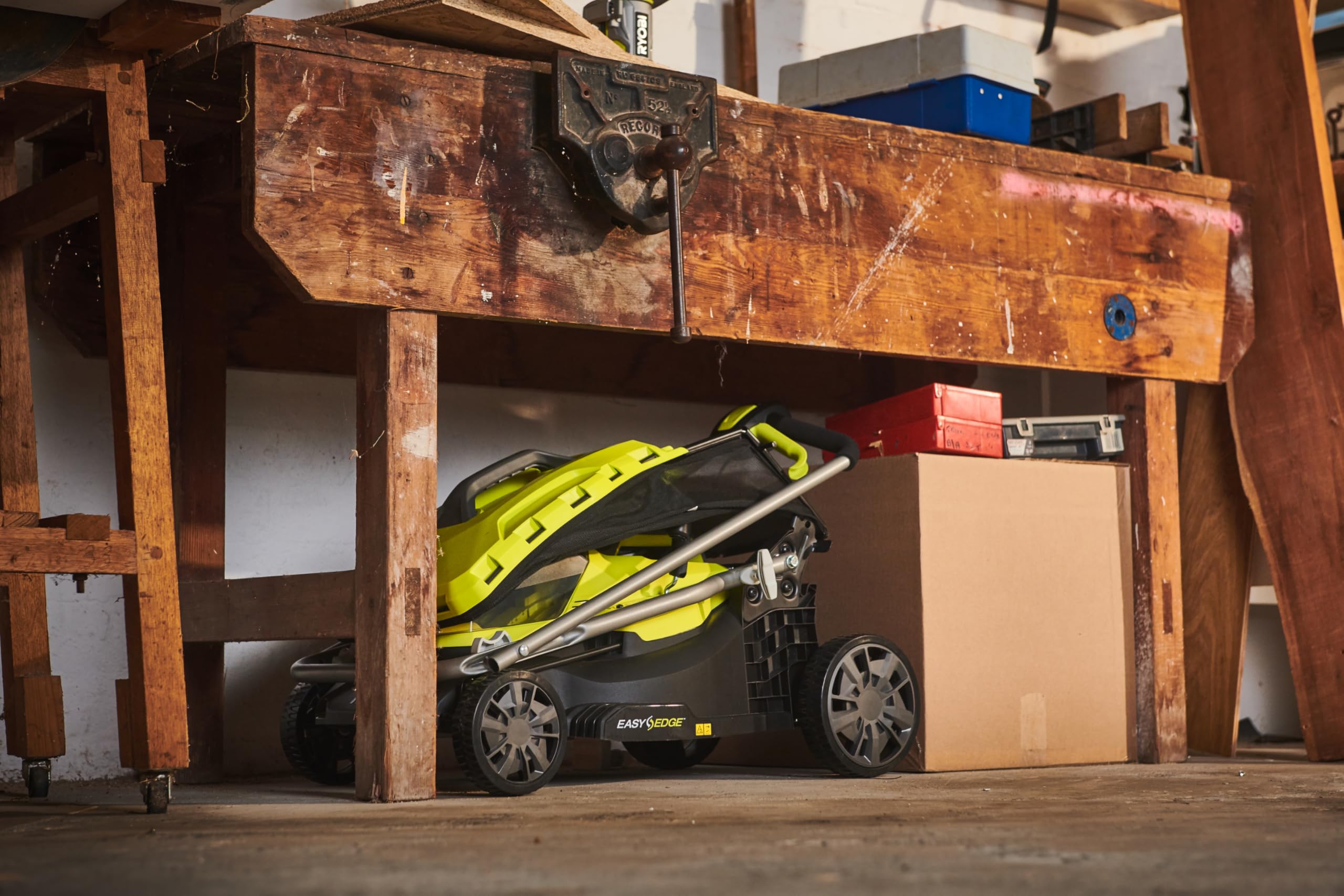 RYOBI 18 V ONE+ Akku-Rasenmäher RY18LM37A-240 – 37 cm Schnittbreite, inkl. 2 x 4.0Ah Akku & Ladegerät, für mittlere Rasenflächen bis 249 m² 6