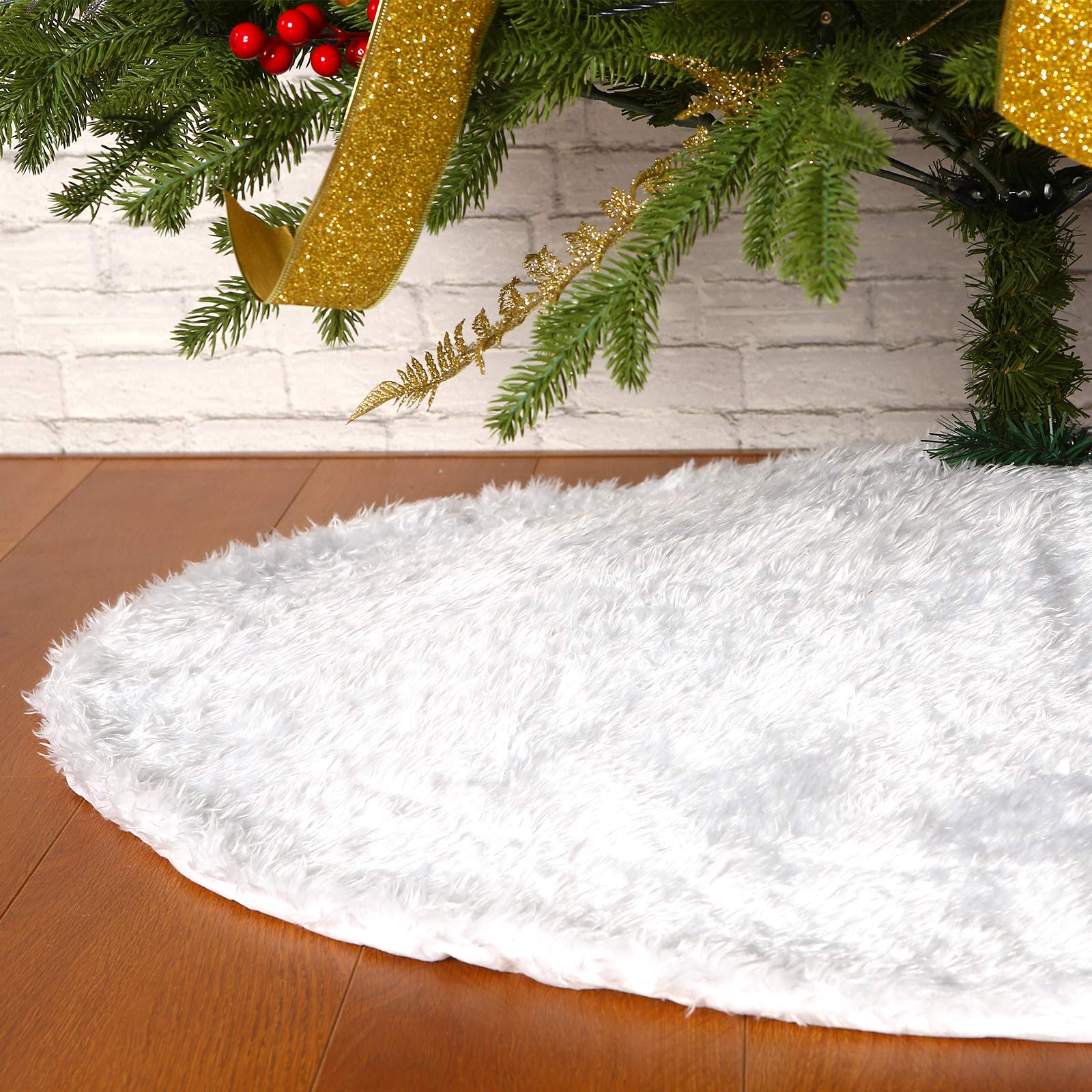 Photo 1 of Sattiyrch Faux Fur Christmas Tree Skirt 36",White Xmas Decorations for 6ft Christmas Tree (White, 36in)