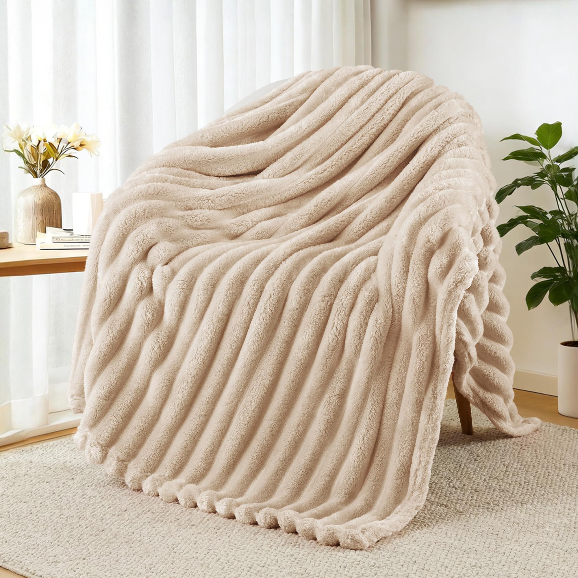 Exclusivo Mezcla Fleece Throw Blanket for Sofa, Super Soft Striped Jacquard Bed Blanket, Lightweight Fuzzy Cozy for All Seasons, 127x152 CM, Beige