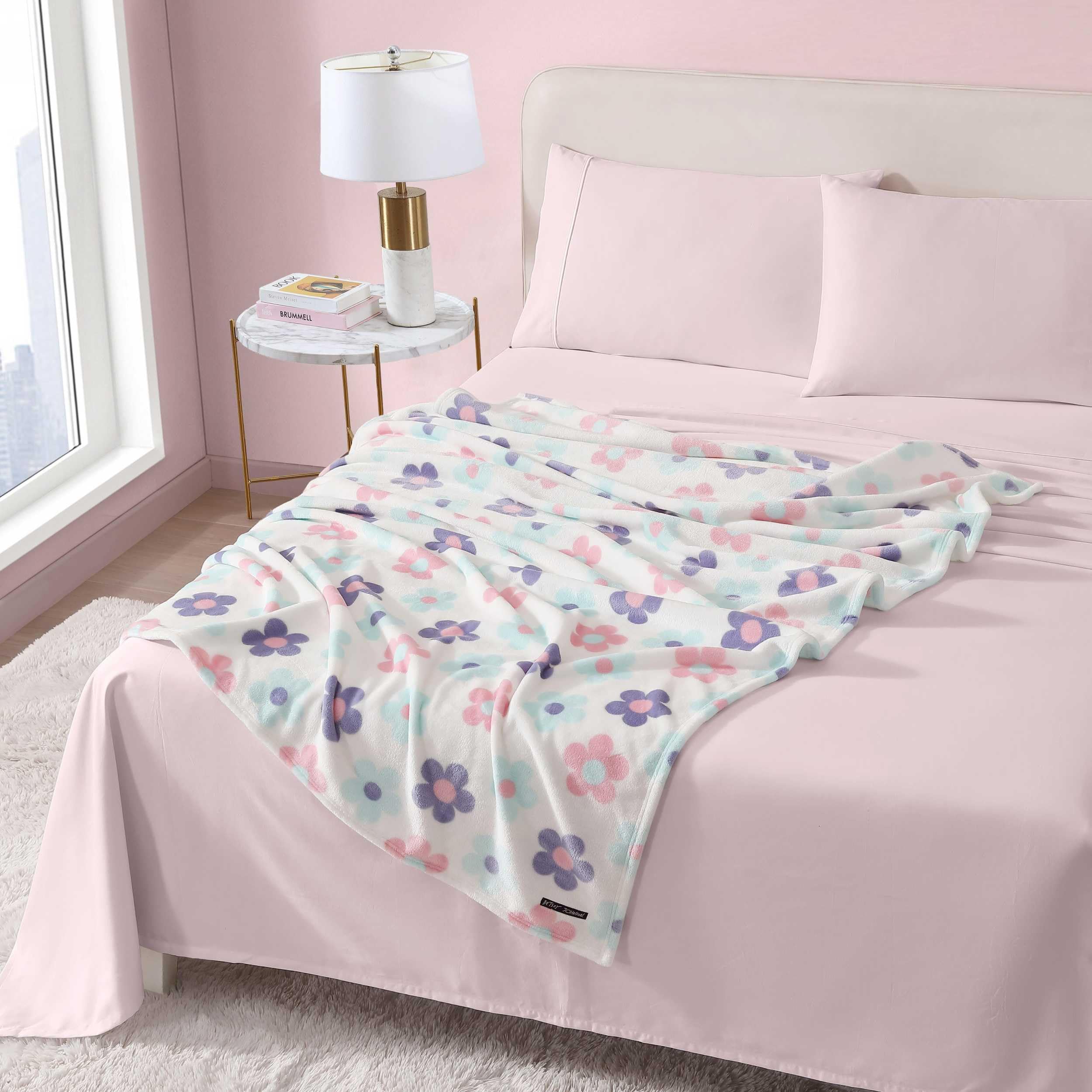 Betsey Johnson - Blanket, Buttery-Soft Throw Blanket for Couch or Bed, Boldly Plush & Oversized Bedding (Retro Daisy Toss Purple, 50" x 70") Image