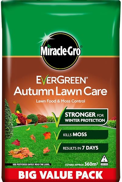 Miracle-Gro Autumn Lawn Care 360m2 Food & Moss Control - Natural Formula