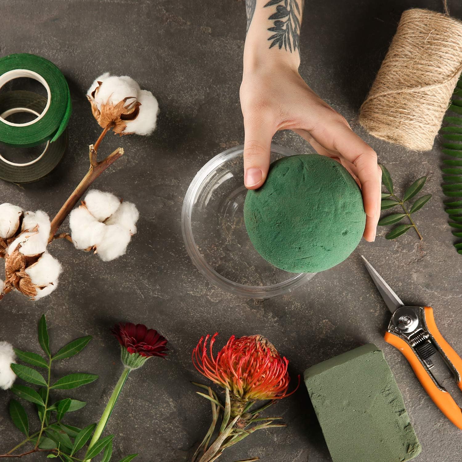 Как замочить оазис для цветов. Цветы воткнутые в губку. Как правильно замачивать оазис для цветов. Флористическая губка искусственные цветы. Как правильно замачивать оазис для цветов.