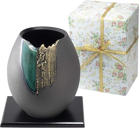 Amazon Co Jp 包装紙ラッピング済 フラワーベース 花瓶 21 21 高さ24 5cm 黒板 24 5 15 5 高さ1 5cm 緑釉金彩ナツメ 黒板付 包装紙ローズ ホーム キッチン