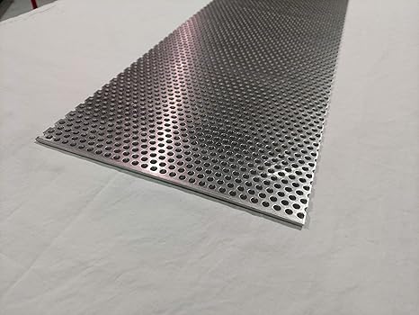 1 4 Round Hole 1 8 Thickness 12 W X 12 L Perforated Aluminum Sheet Type 3003 H14 Industrial Scientifi Amazon Com