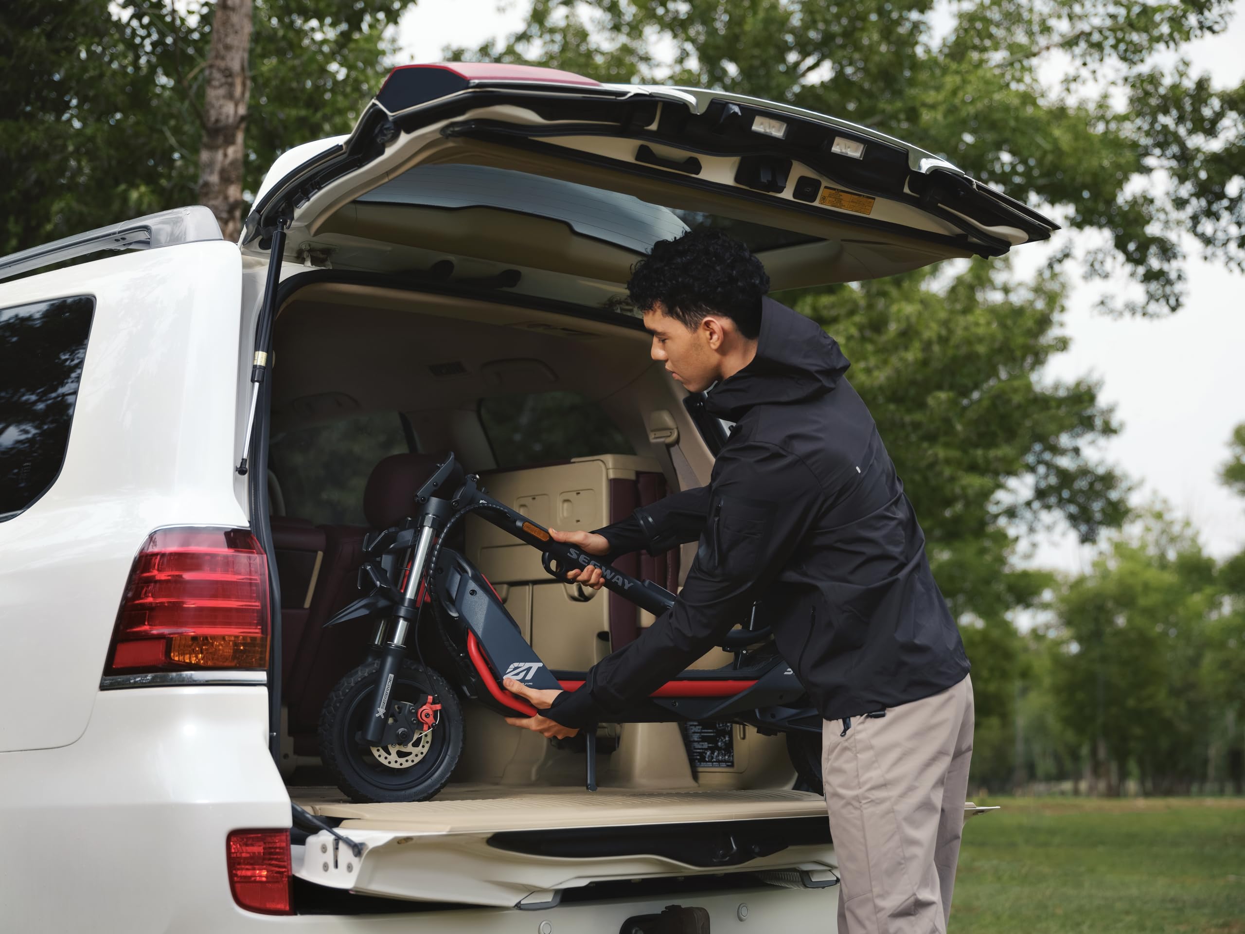 Segway ZT3 Pro D, E-Scooter mit Deutscher Straßenzulassung, 70 km Eco Modus Reichweite, 56km im Sport Modus, Vollfederung, 120 kg Tragkraft, 25% Steigung, Offroad-Reifen, Apple Find My, wasserfest 9