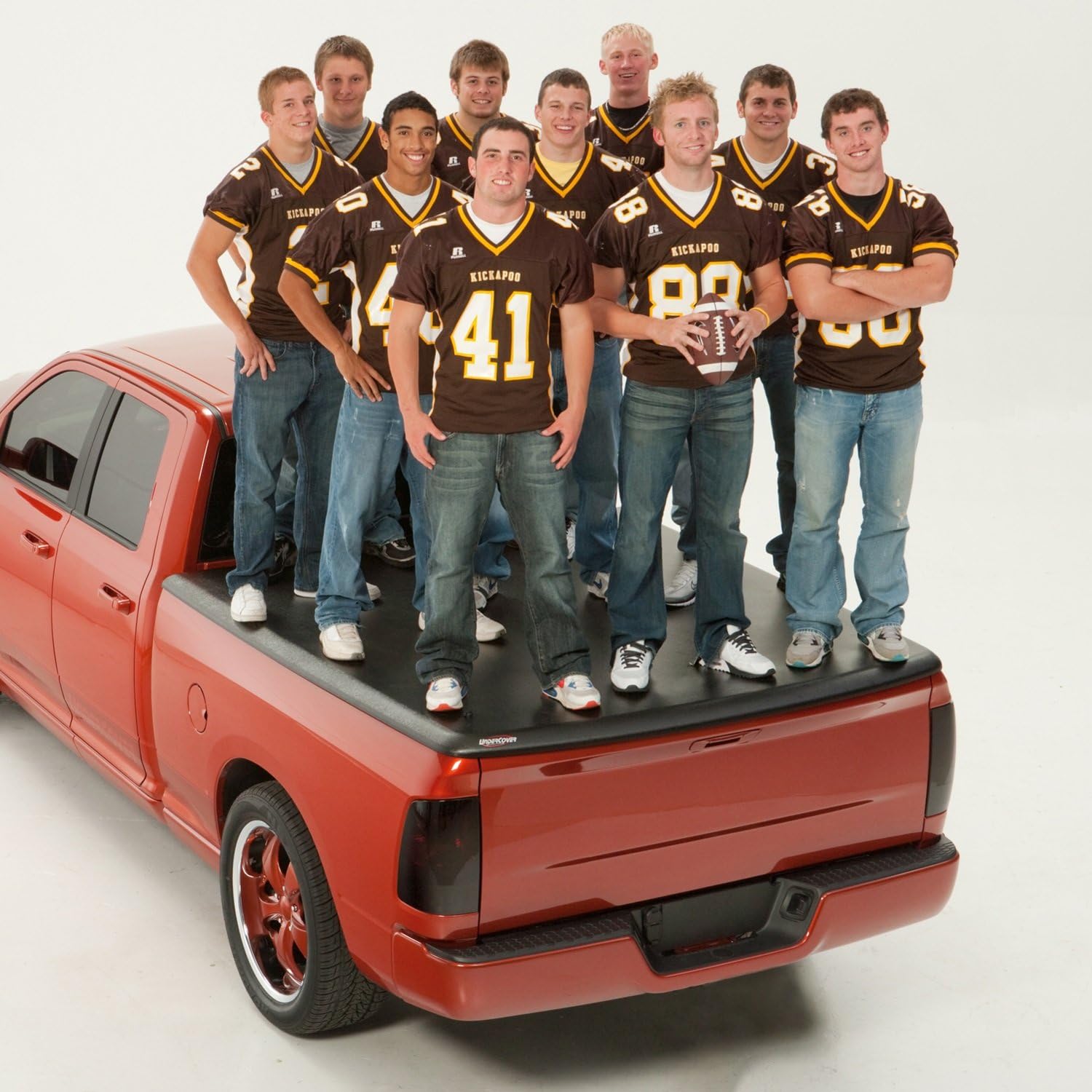 Amazon Com Undercover Classic One Piece Truck Bed Tonneau Cover Uc4080 Fits 07 13 Toyota Tundra 5 5 Bed Automotive