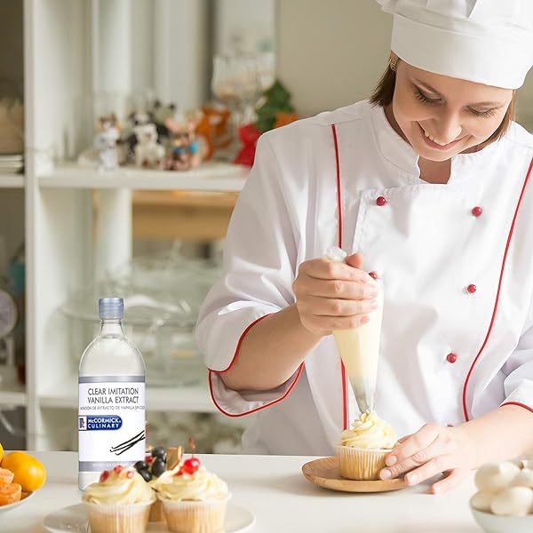 MCCORMICK CULINARY CLEAR IMITATION VANILLA EXTRACT, 32 FL OZ – ONE 32 FLUID OUNCE BOTTLE OF CLEAR VANILLA FLAVORING FOR BAKING, PERFECT IN BAKED GOODS, FROSTINGS, CUSTARDS AND DESSERTS