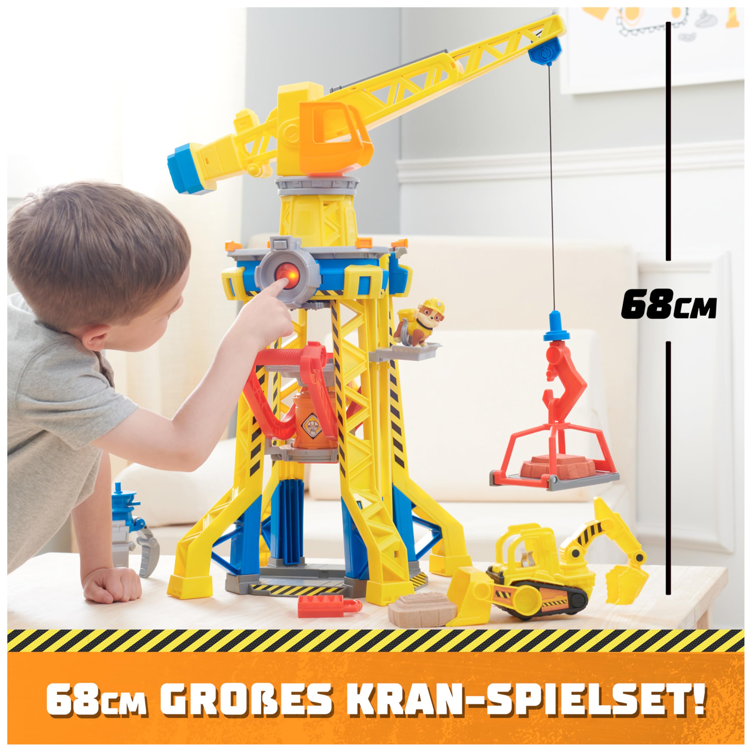 Rubble & Crew - Kran-Spielset Baupfoten Hof 68 cm, mit Rubble-Figur, Planierraupen-Fahrzeug und 340 g Build-it Kinetic Sand, Licht und Sound, ab 3 Jahren 2