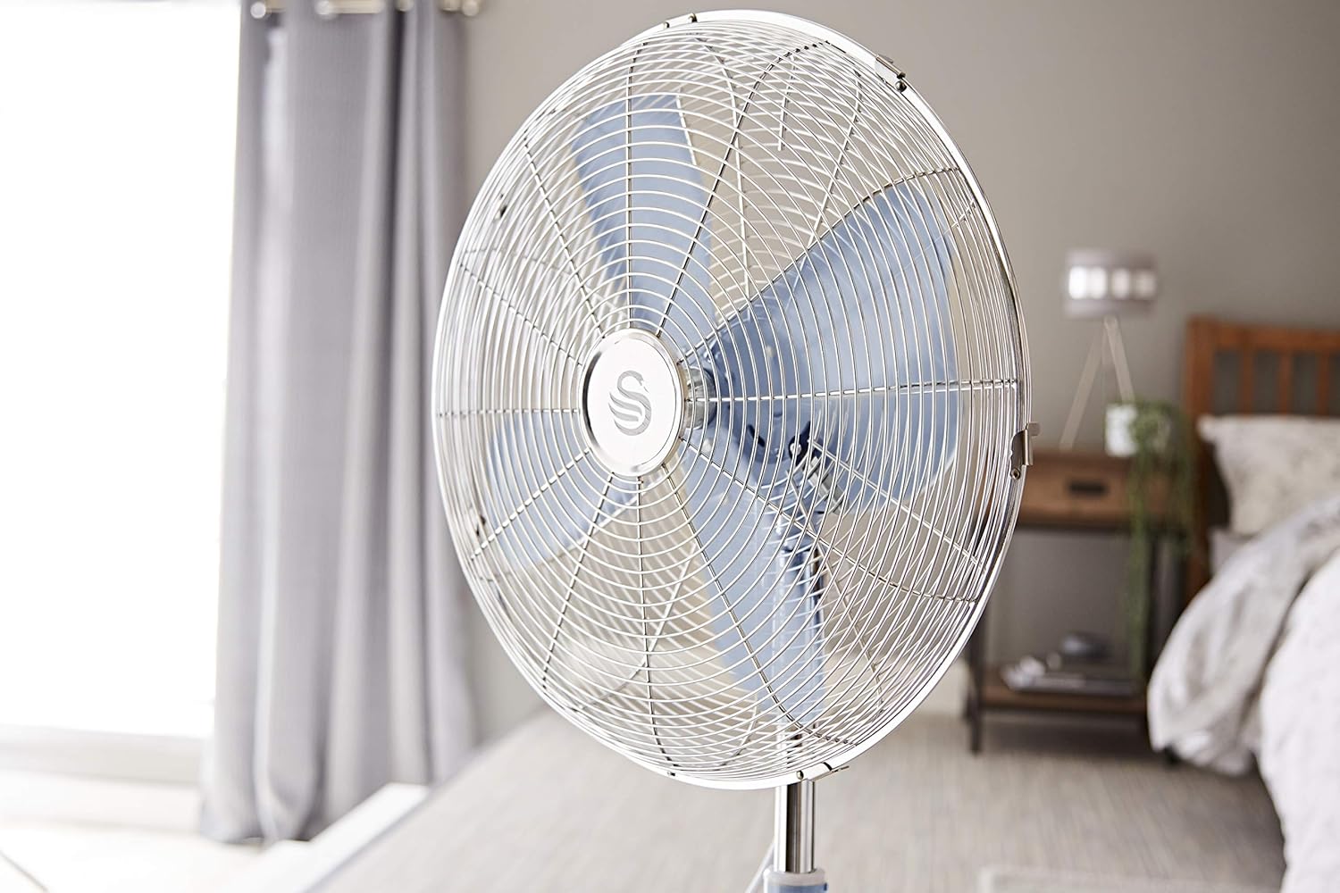 Super Saturday Swan SFA12610BLN Retro 16 Inch Stand Fan With Metal