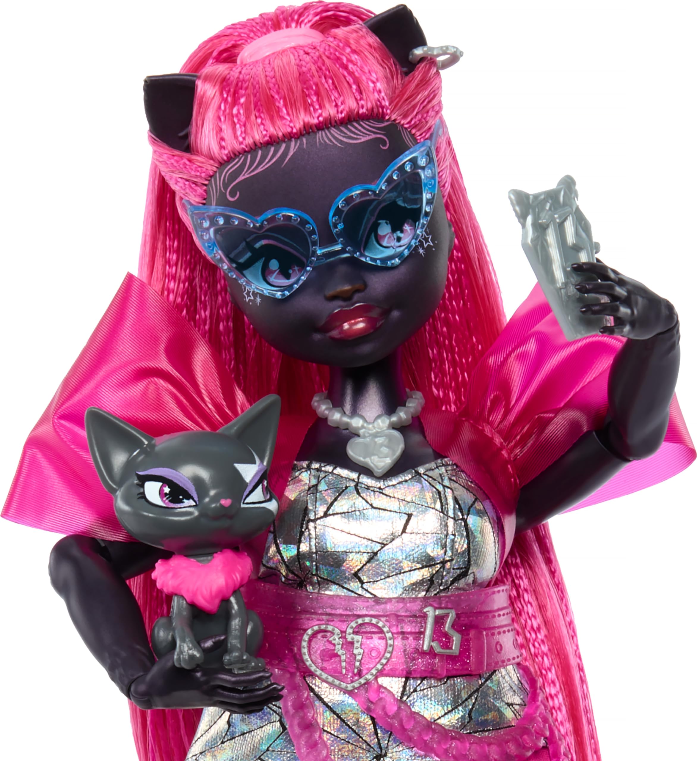 Monster High Catty Noir Doll, Werecat with Pet Cat Amulette & Accessories Like Backpack, Music Book, Microphone & More