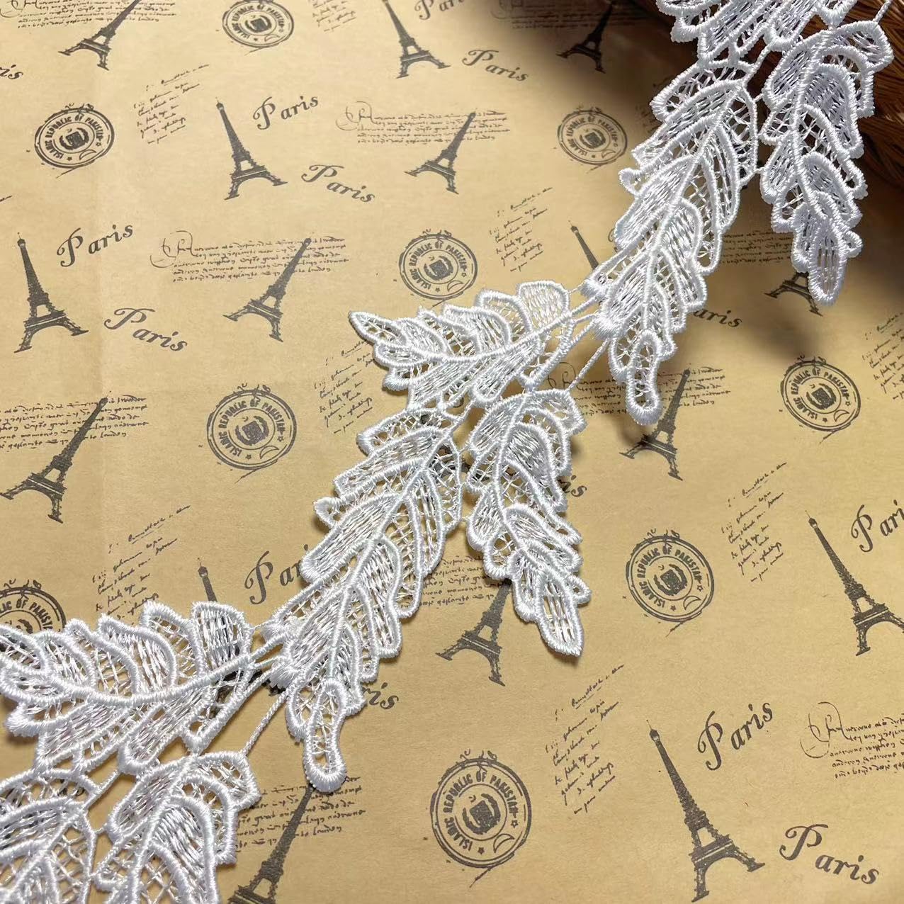 2 Yards Leaf Shape Lace Edge Trim Ribbon 9.5 cm Vintage Style Trimmings Fabric Embroidered Applique Sewing Craft Wedding Bridal Dress Embellishment DIY Party Decoration Clothes Embroidery (White)