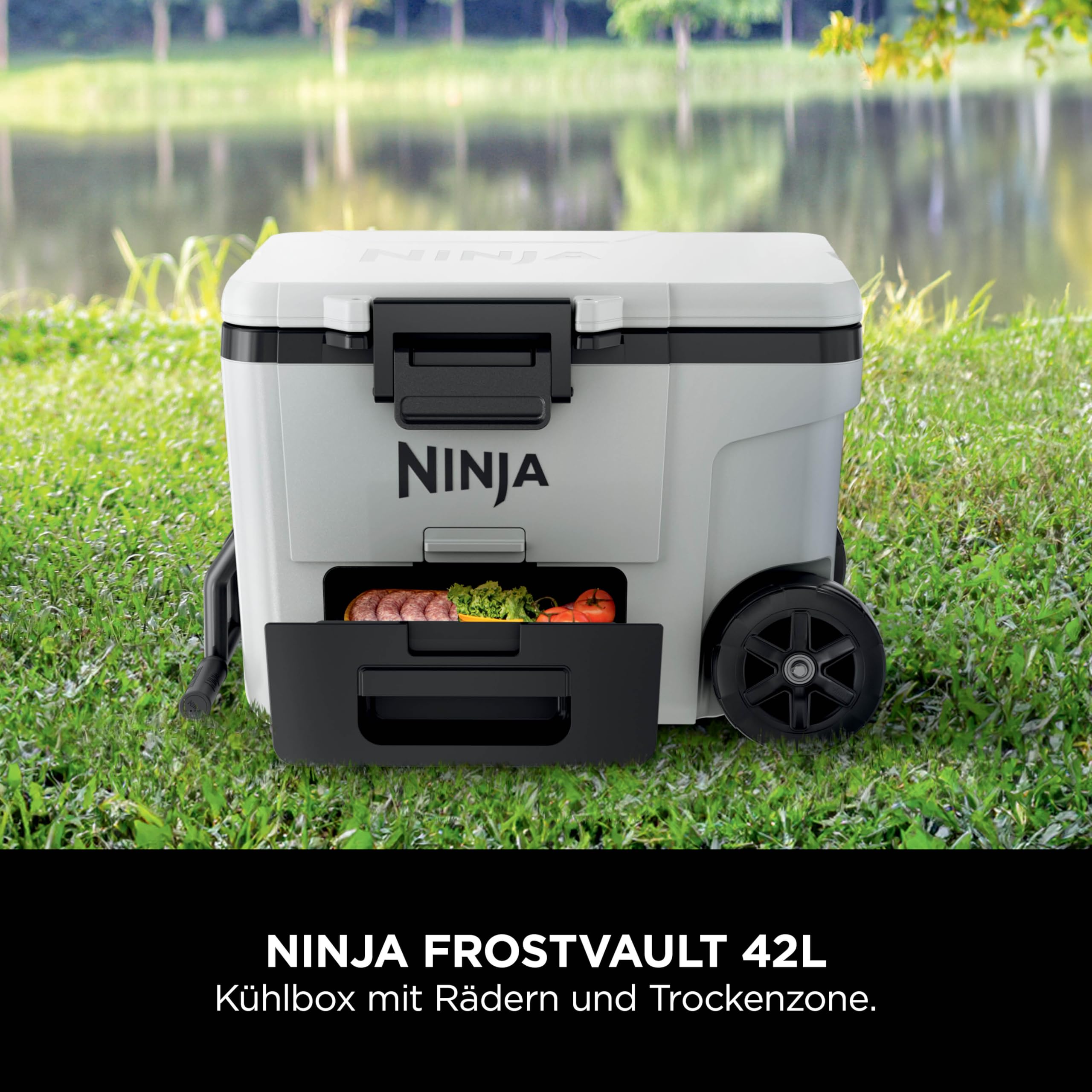 Ninja FrostVault Kühlbox mit Rollen und Isolierung, integrierter Dry Zone Schublade für Lagerung bei Kühlschranktemperatur, hält Eis tagelang, bietet Platz für bis zu 68 Dosen, Wolkenweiß, FB245EUWH 2