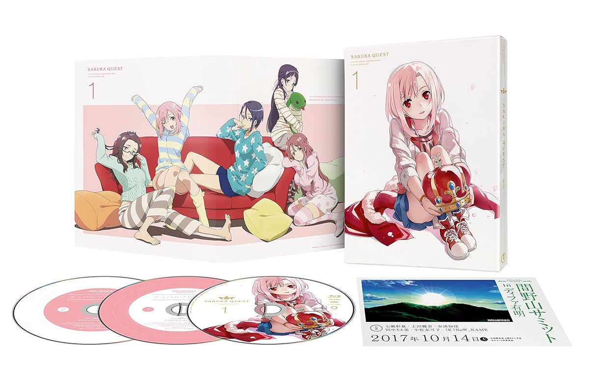 【Amazon.co.jp限定】サクラクエスト Vol.1(初回生産限定版)(第1巻購入特典:描き下ろしA3タペストリー付)(1~3巻連動購入特典:描き下ろし全巻収納BOX付)(全巻購入特典:メインキャスト5名複製サイン入り第13話コンテ集引換シリアルコード付)(チュパカブラ王国建国20周年記念イベント参加抽選申込み券付)