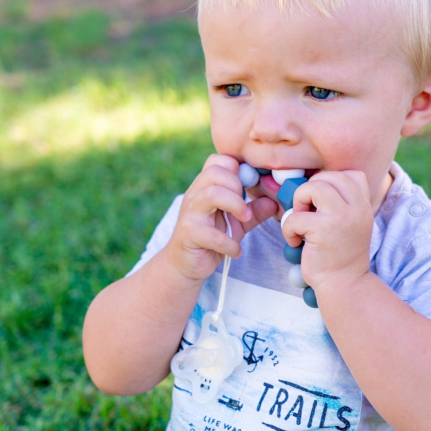 Silicone Pacifier Clip by Dodo Babies Pack of 2 + Pacifier Case, Premium Teething Bead Universal Holder Leash for Boys and Girls, Teething Toy or Soothie, Baby Shower Gift Set : Baby
