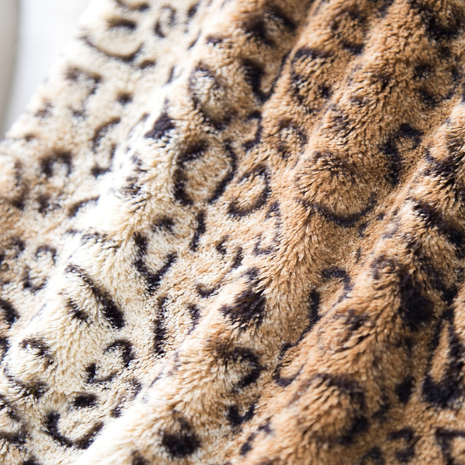 BEDSURE More than comfort Leopard Throw Blanket Brown Faux Fur Fleece Bed Throw 130 x 150cm, Soft Warm Fluffy Animal Printed Throws Decorative Blankets Reversible with Sherpa by Bedsure