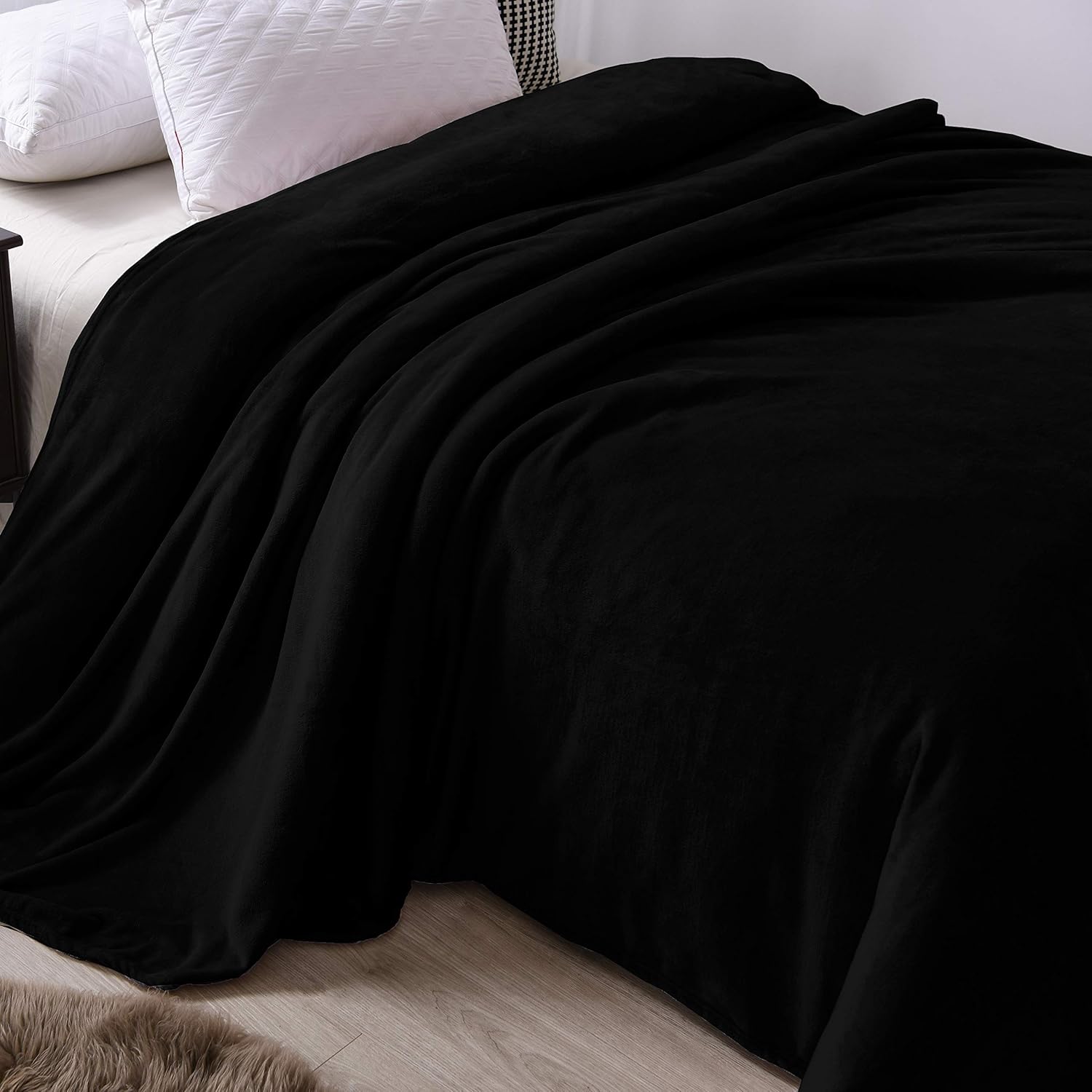 Exclusivo Mezcla Twin Size Flannel Fleece Velvet Plush Bed Blanket as Bedspread/Coverlet/Bed Cover (60" x 80", Black) - Soft, Lightweight, Warm and Cozy: Home & Kitchen
