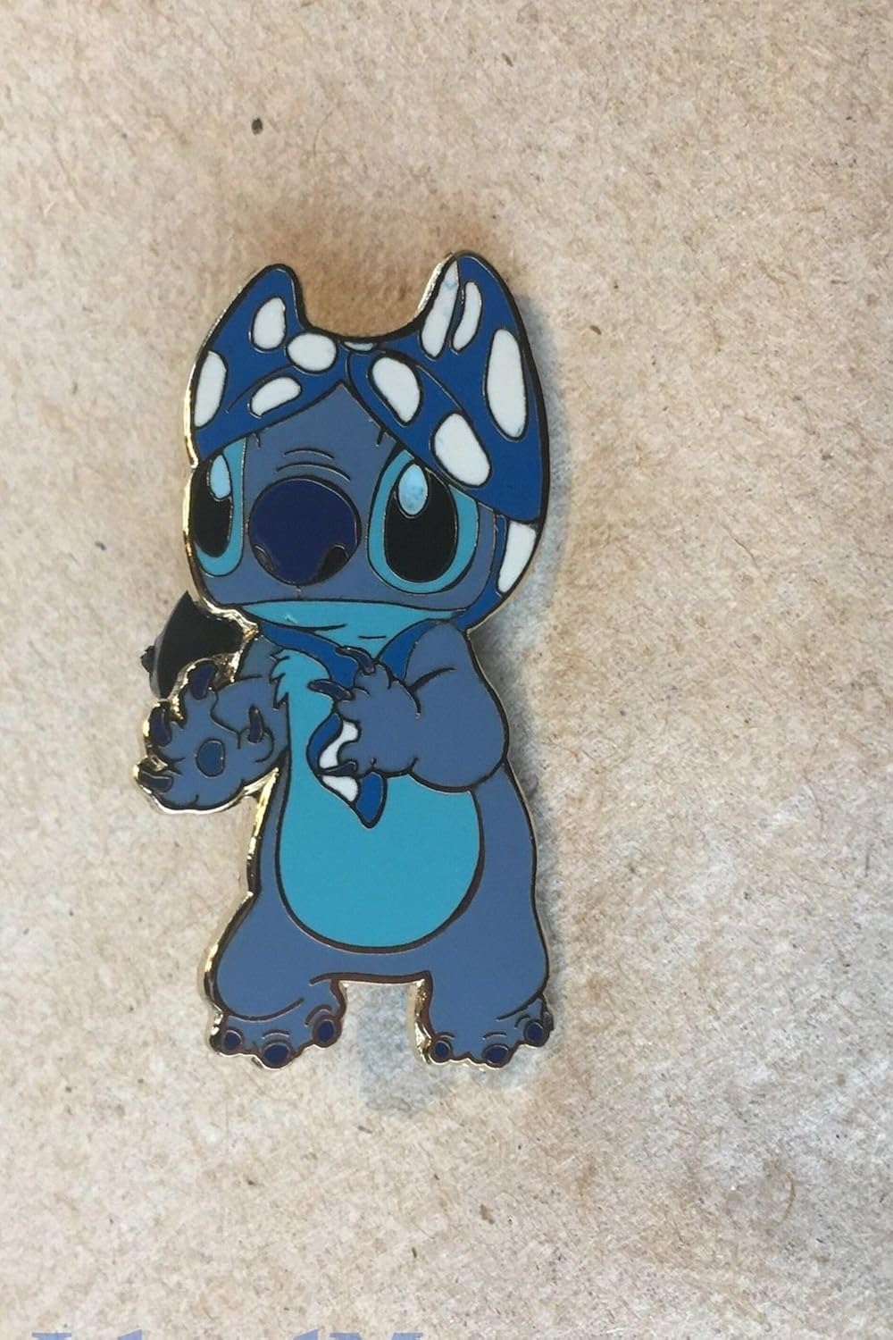 Amazon Com Disney Pin Stitch With Bikini Top On His Head Lilo And Stitch 27979 By Disney Clothing