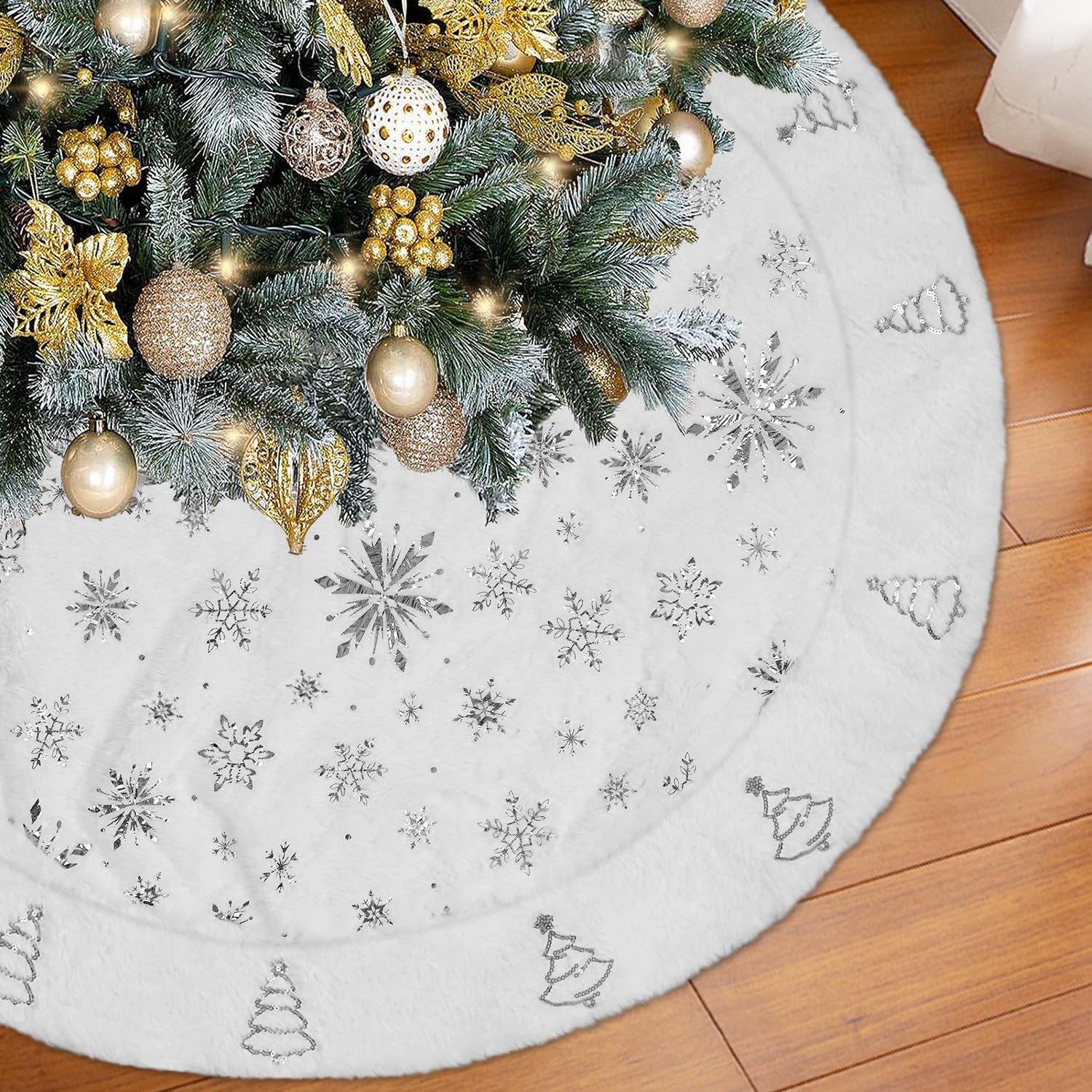 Miaikoe Christmas Tree Skirt, 90CM Silver Snowflake Christmas Trees Splicing White Faux Fur Thick Plush Xmas Tree Skirt for Holiday Christmas New Year Decorations (White/Silver)