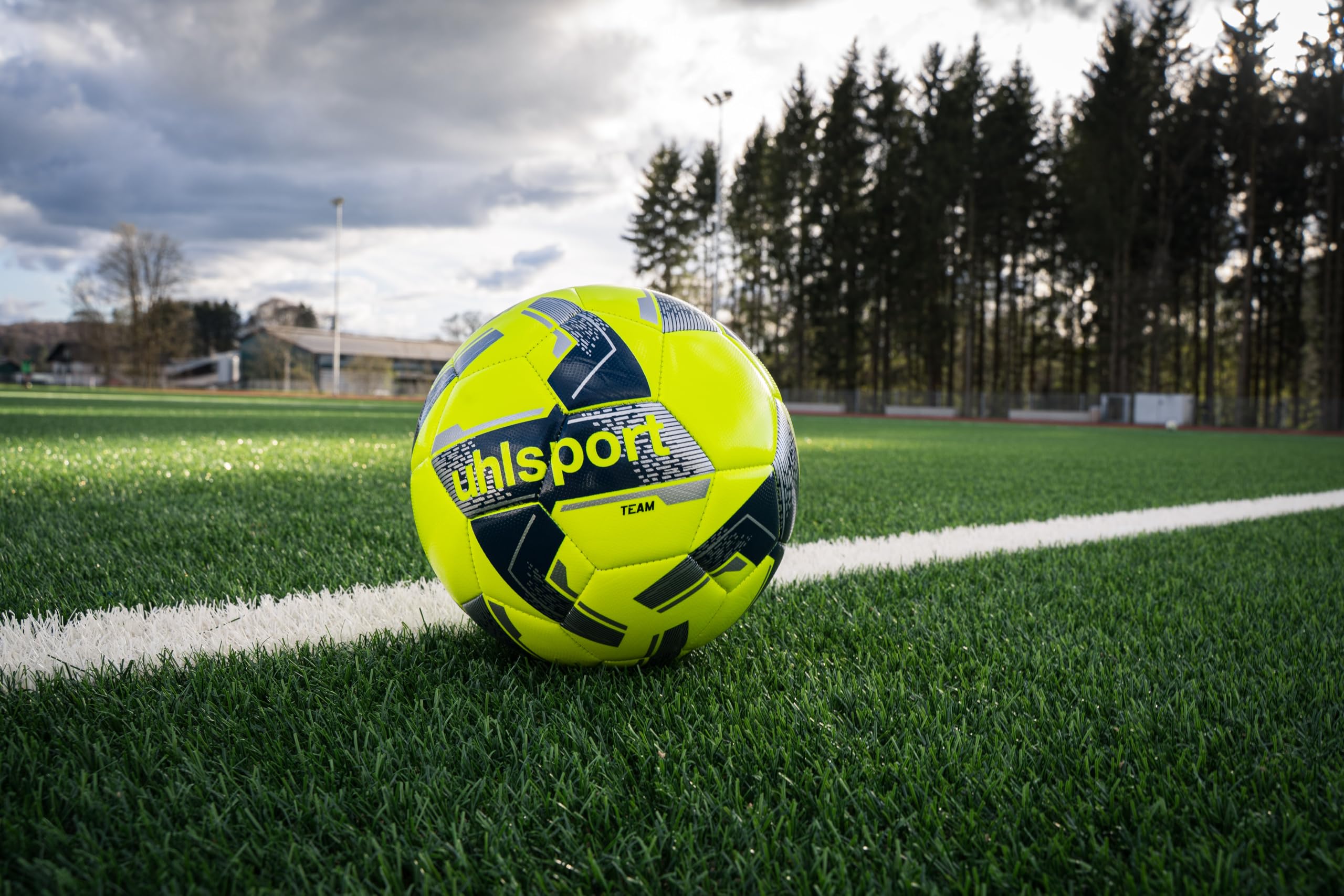 uhlsport Team Fußball, Fussball Spielball Trainingsball, Rasen, geeignet für den Amateur- und Profibereich, gelb/Silber - Größe 5 6