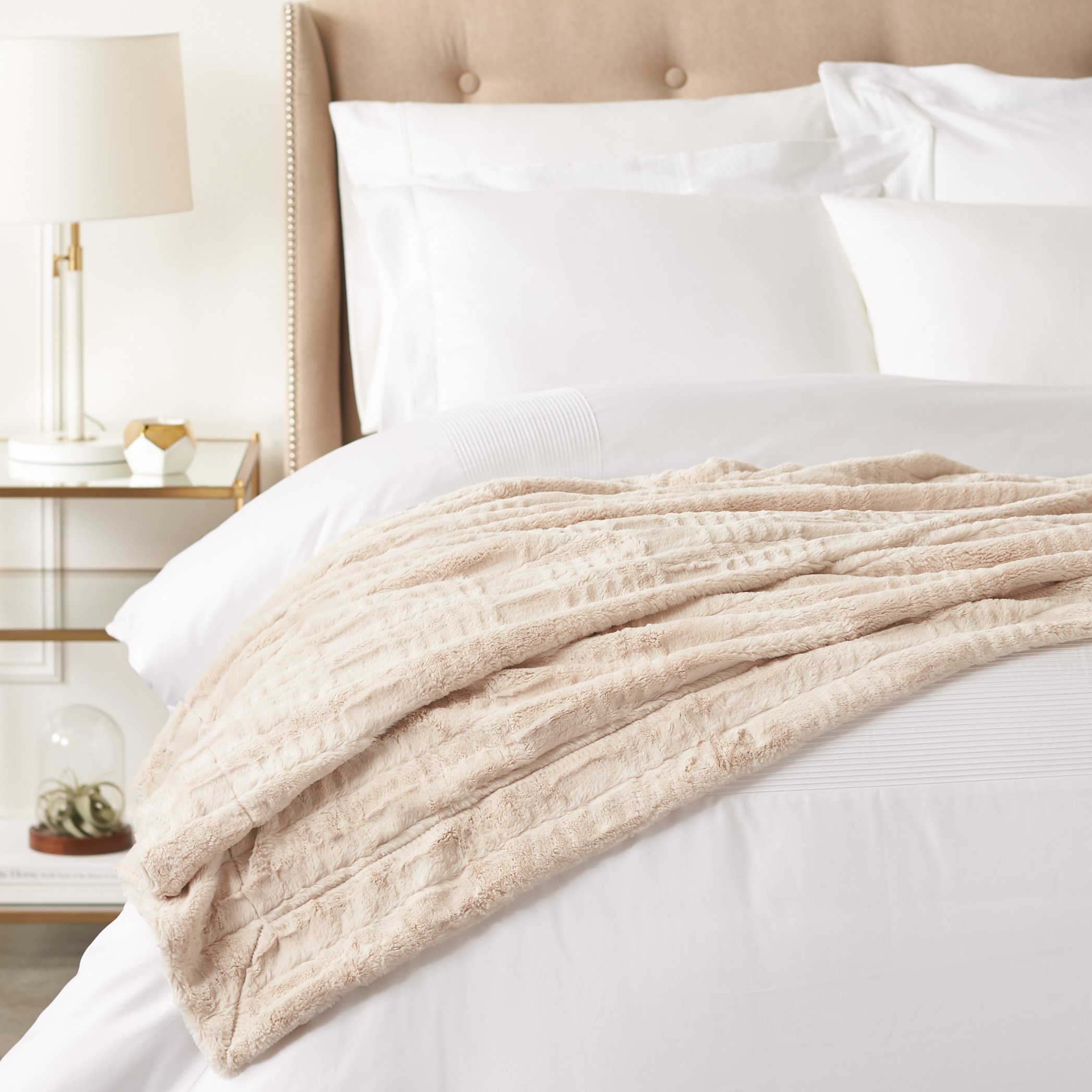 Amazon Basics Faux Fur Throw in Ivory, 1...