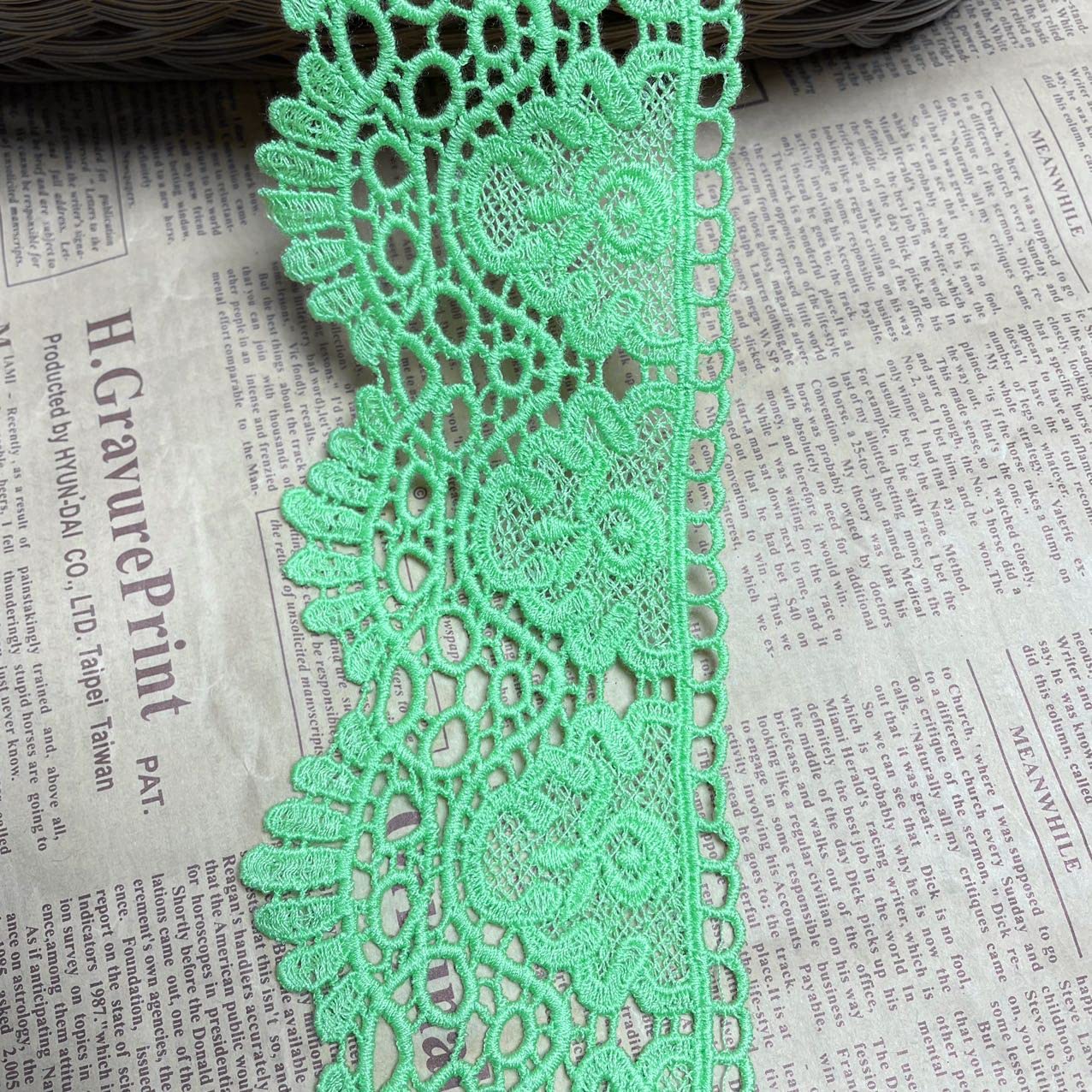 9CM Width Europe Crown Pattern Inelastic Embroidery Lace Trim,Curtain Tablecloth Slipcover Bridal DIY Clothing/Accessories.(4 Yards in one Package) (Grass Green)