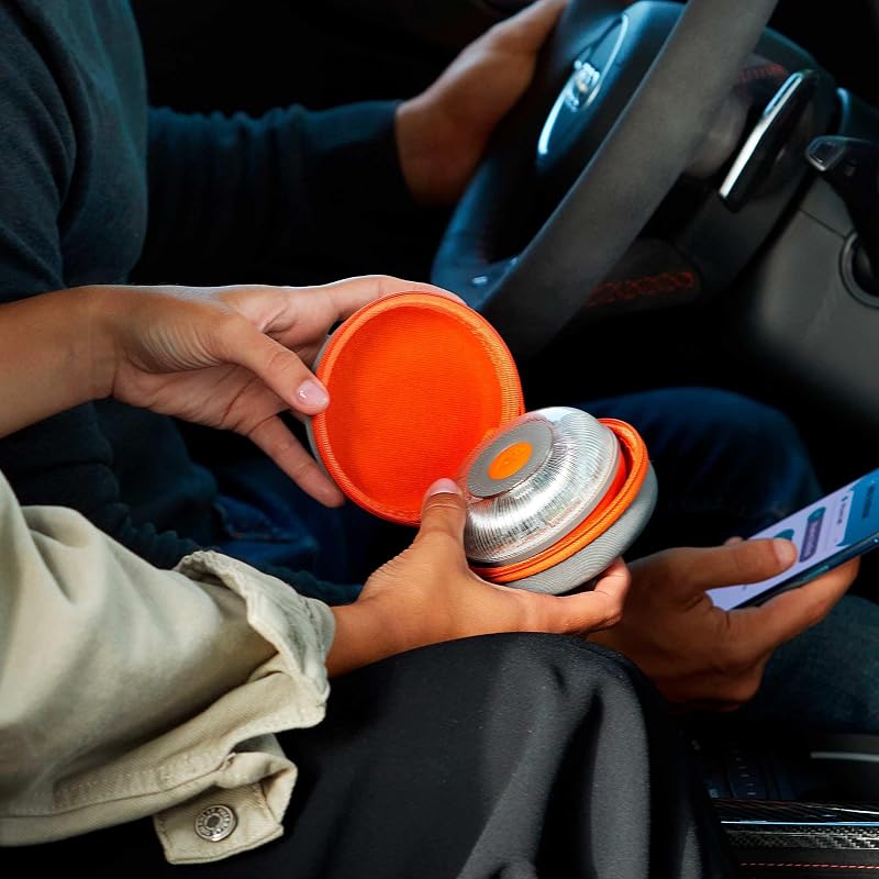 Luz de Emergencia V16 Certificada DGT 3.0, con Geolocalización, App Incluida, Tarjeta SIM y Servicio de Datos Gratis hasta 2038, Base Imantada, Incluye Funda