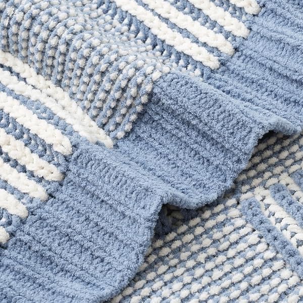 AMÉLIE HOME KNIT THROW BLANKET, SOFT CHENILLE COZY BREATHABLE DUAL TONE CHECKERED CHUNKY DECORATIVE BLANKET FOR COUCH, BED & SOFA, FRENCH LIGHTWEIGHT WARM GIFT FOR WOMEN, WASHED BLUE, 60″X80″