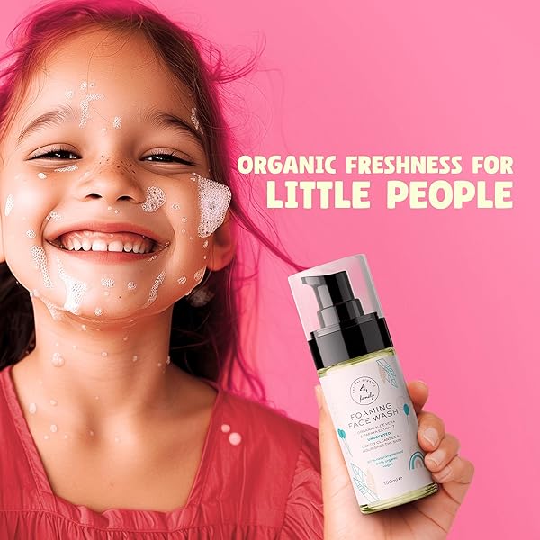 THE NATURAL AND ORGANIC FAMILY KIDS FOAMING FACE WASH – CLEAN AND GENTLE FACE WASH FOR KIDS AND PRETEENS – MADE IN THE UK – UNSCENTED