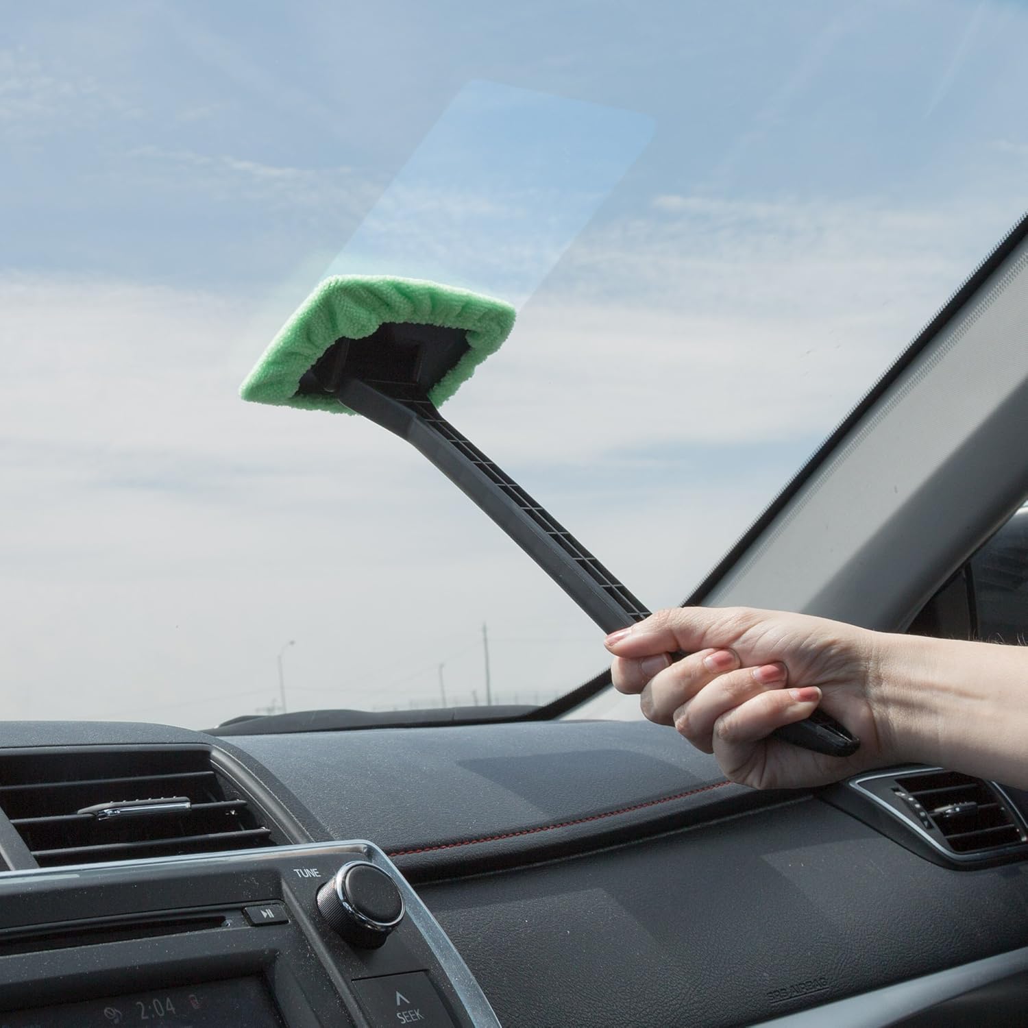 Windshield Cleaner with Microfiber Cloth, Handle and Pivoting Head- Glass Washer Cleaning Tool for Windows By Stalwart (Green): Automotive