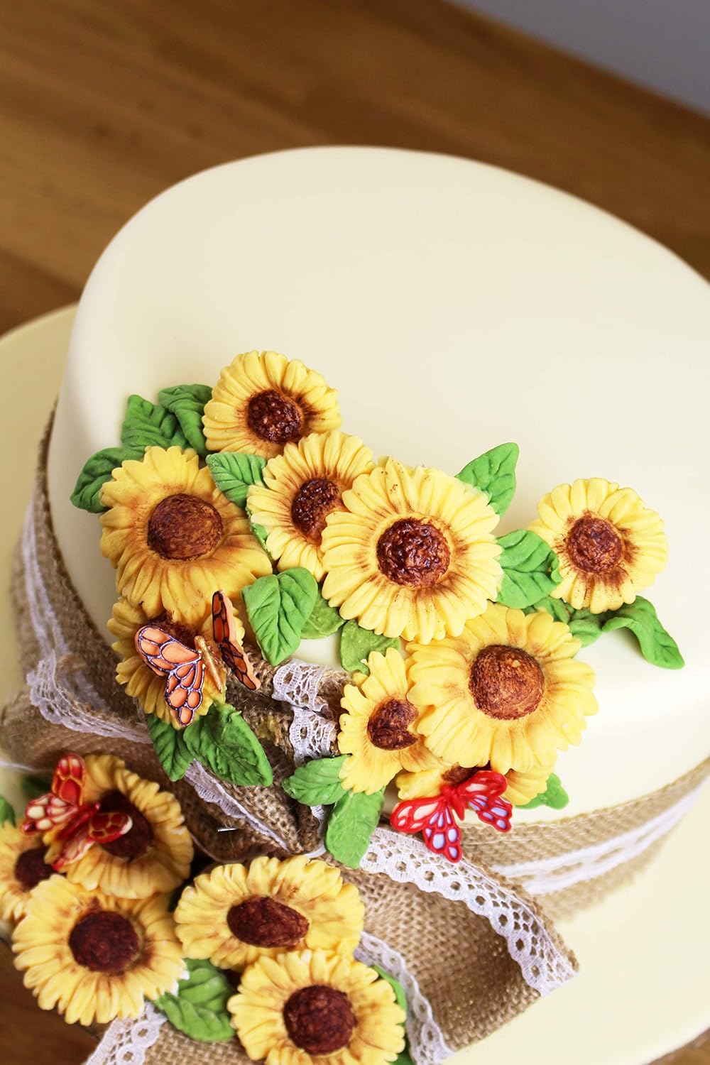 Amazon Com Sunflowers Silicone Cake Mold For Cake Decorating Cupcakes Sugarcraft Candies Clay Crafts And Card Making Food Safe Approved Made In The Uk Kitchen Dining