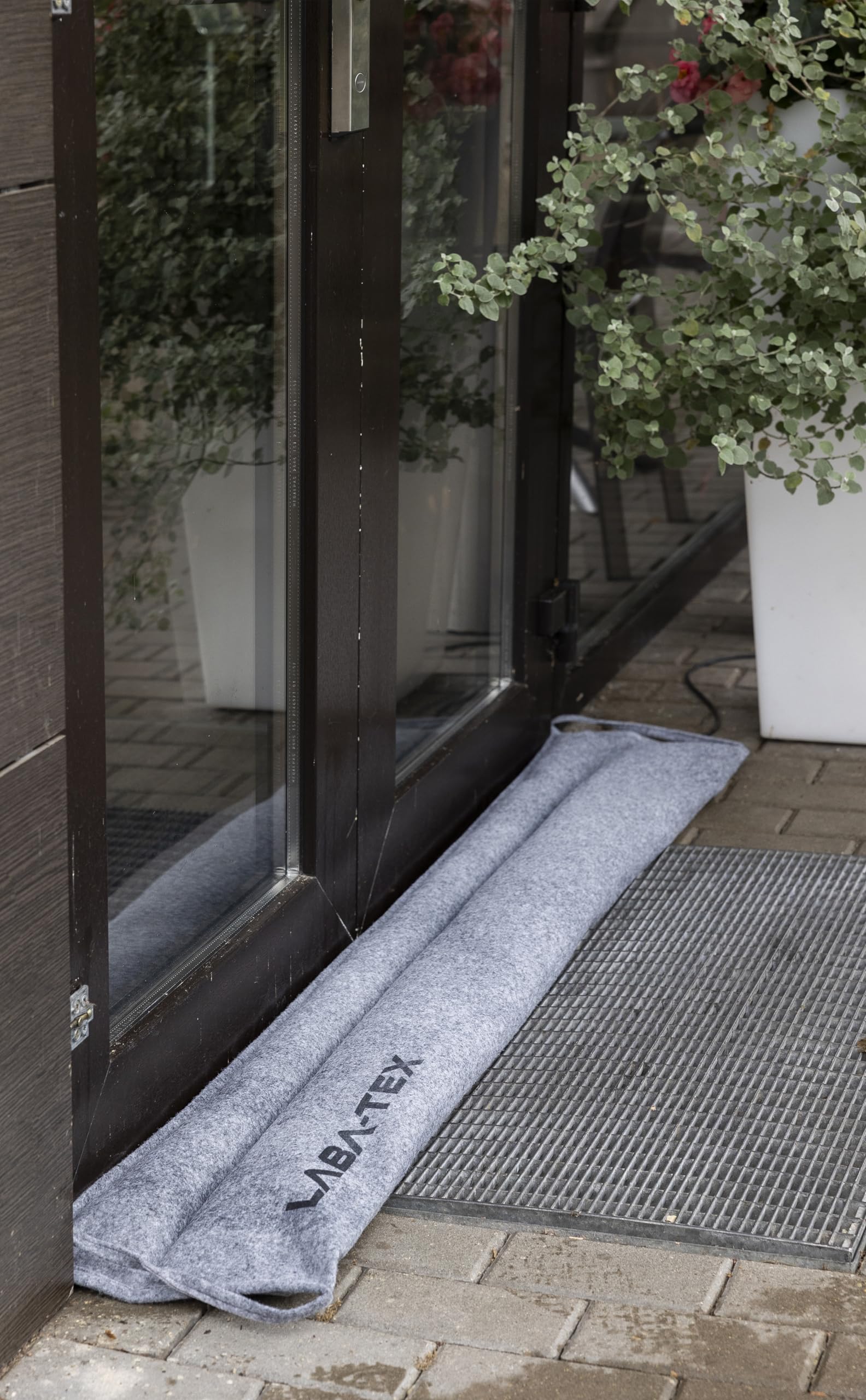 Water-Activated Flood Barriers, No Prep, Fast Leak & Flood Protection for Doors, Windows, Garages & Basements, 2-Pack (150 x 25 cm), Absorbs Up to 15L/Grey, DISPOSABLE