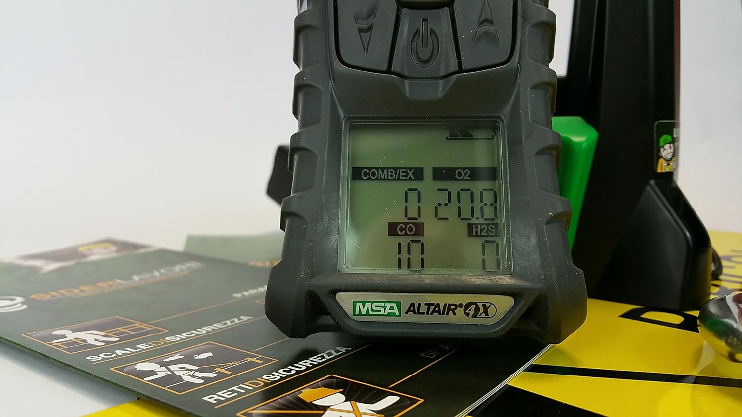 Detector Altair 4 x Multi-gas para O2, H2S, CO y gas combustible, uno de los detectores Multigas más compactos sul Feria fácil de usar, affidabile, ...