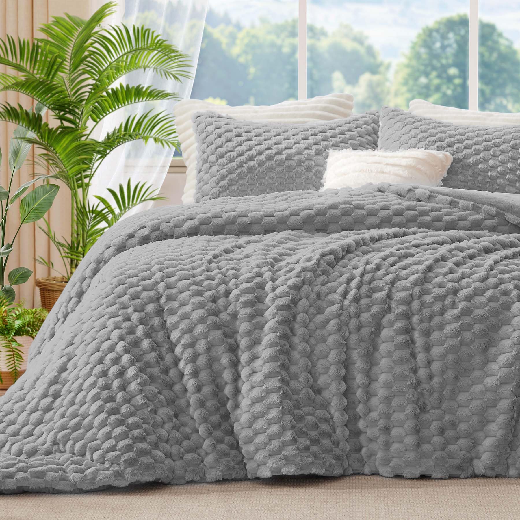 BEDELITE Fluffy Twin Comforter Set - Light Grey Fleece Soft Comforter for Twin Size Bed, Luxury Warm Bedding Set for Winter, Fuzzy Bed Set 2 Pieces (1 Comforter, 1 Pillowcase) Image