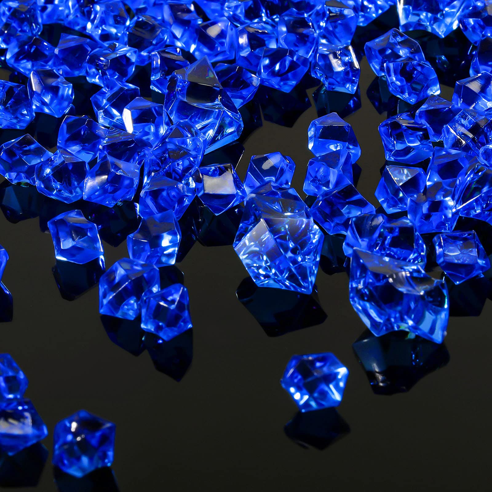 Geosar 450 Pcs Fake Ice Cubes Diamonds Ice Rocks Acrylic Stones Crystals Plastic Cubes Gems Vase Rocks CenterPc Vase Filler Gems for Weddings Party Decor Display Table Scatter, 2 Sizes (Royalblue)
