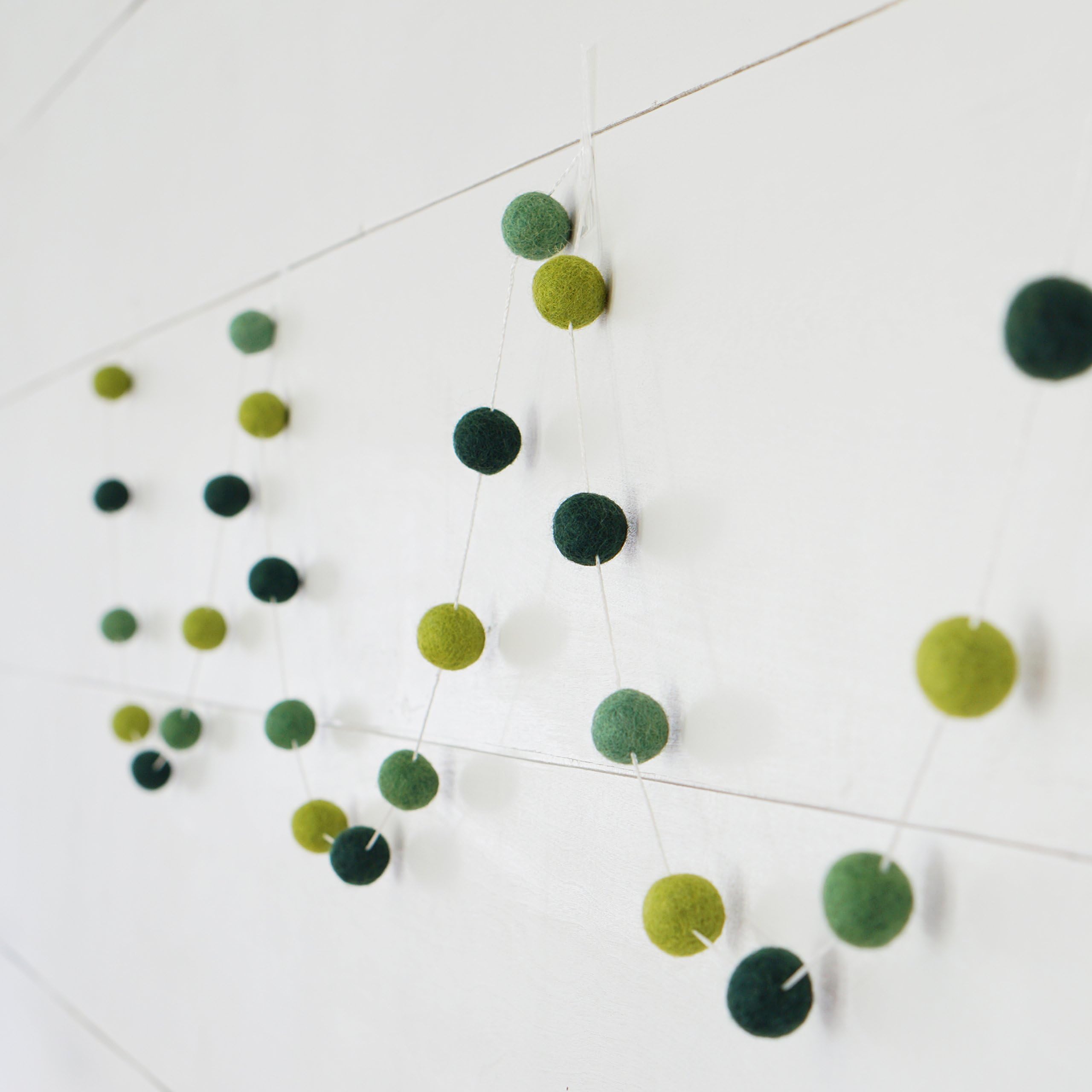 Decomod 100% Wool Felt Ball Garlands 9FT Long 35 Balls - Apple Greens Hunter Green Kelly Green
