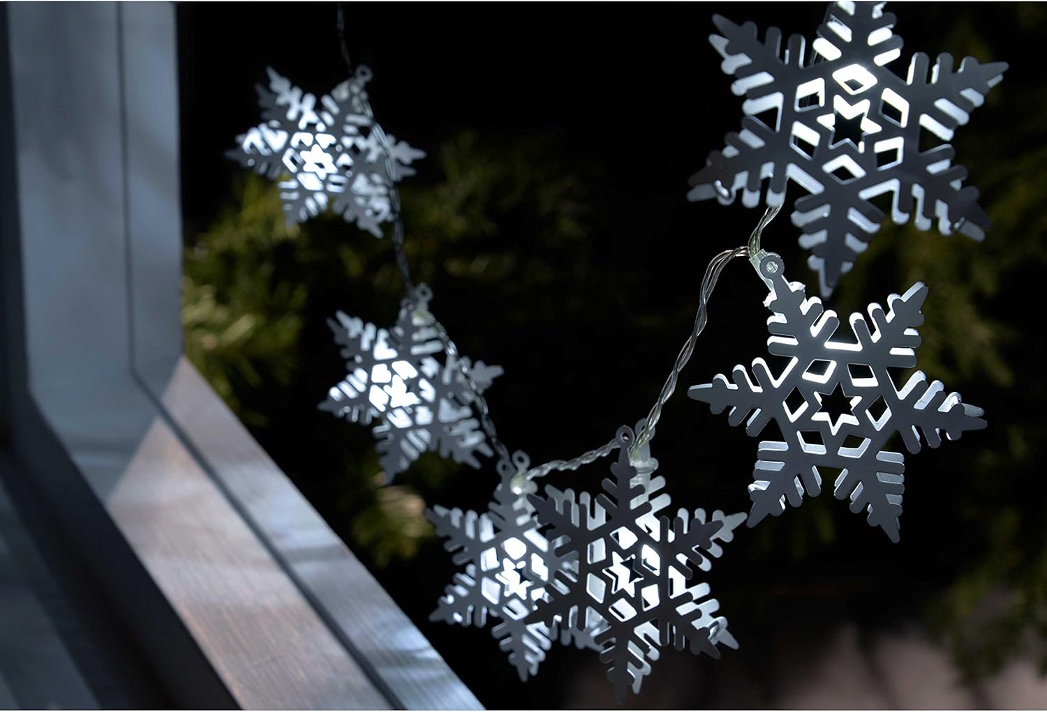 WeRChristmas Snowflake Light String Christmas Decoration with 10-LED Lights - White, 140 x 5 x 2 cm - Image 5