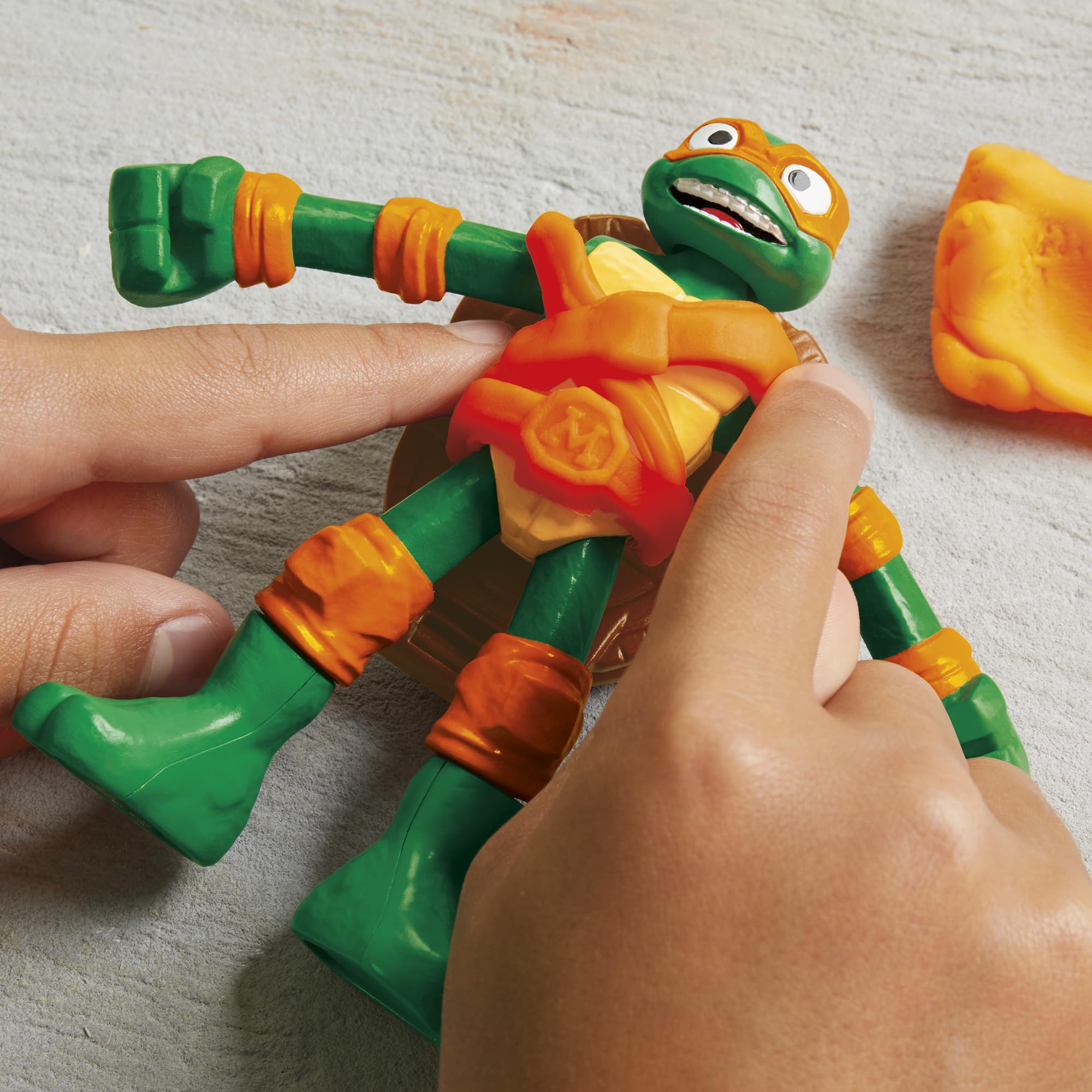 Play-Doh Teenage Mutant Ninja Turtles Cowabunga Kreationen Spielset mit 4 Ninja Figuren und 8 Dosen Knete zum Formen und Dekorieren, Bastel-Set für Kinder ab 4 Jahren 8