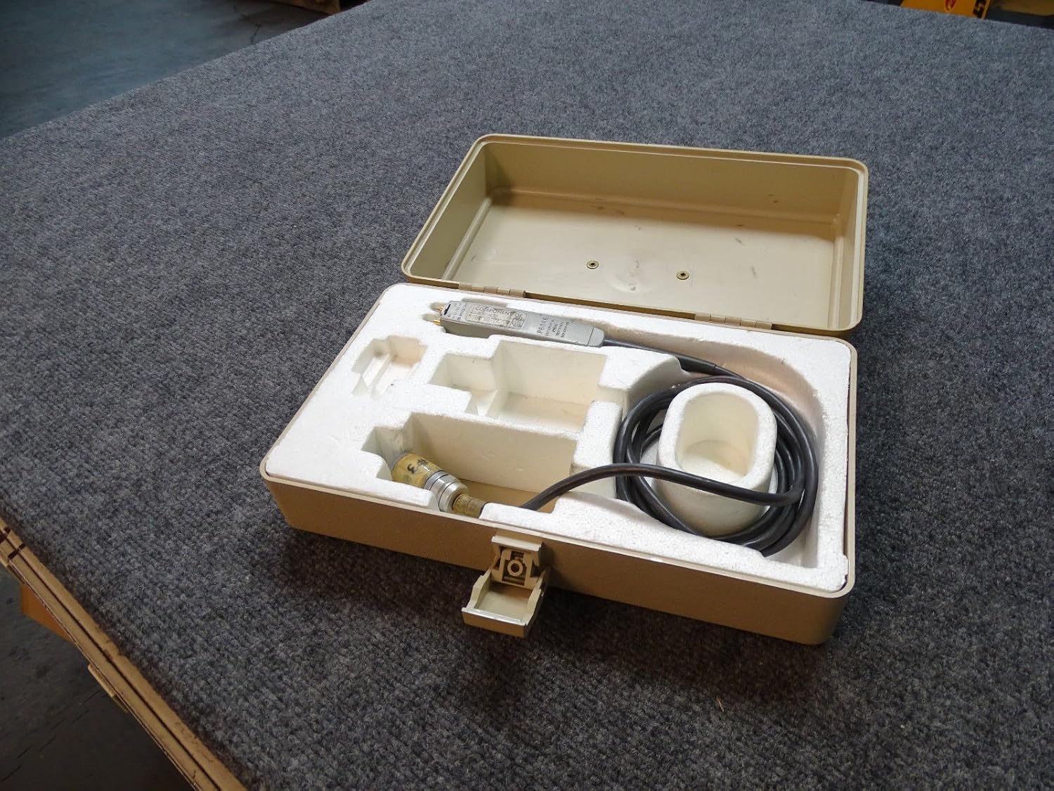 Tektronix p6046 diferencial sonda w/caja de almacenaje: Amazon.es: Electrónica