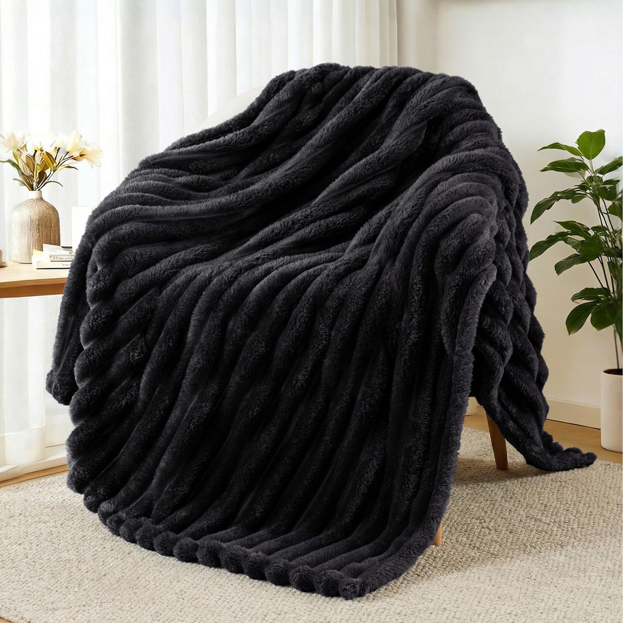 Exclusivo Mezcla Fleece Throw Blanket for Sofa, Super Soft Striped Jacquard Bed Blanket, Lightweight Fuzzy Cozy for All Seasons, 127x152 CM, Black