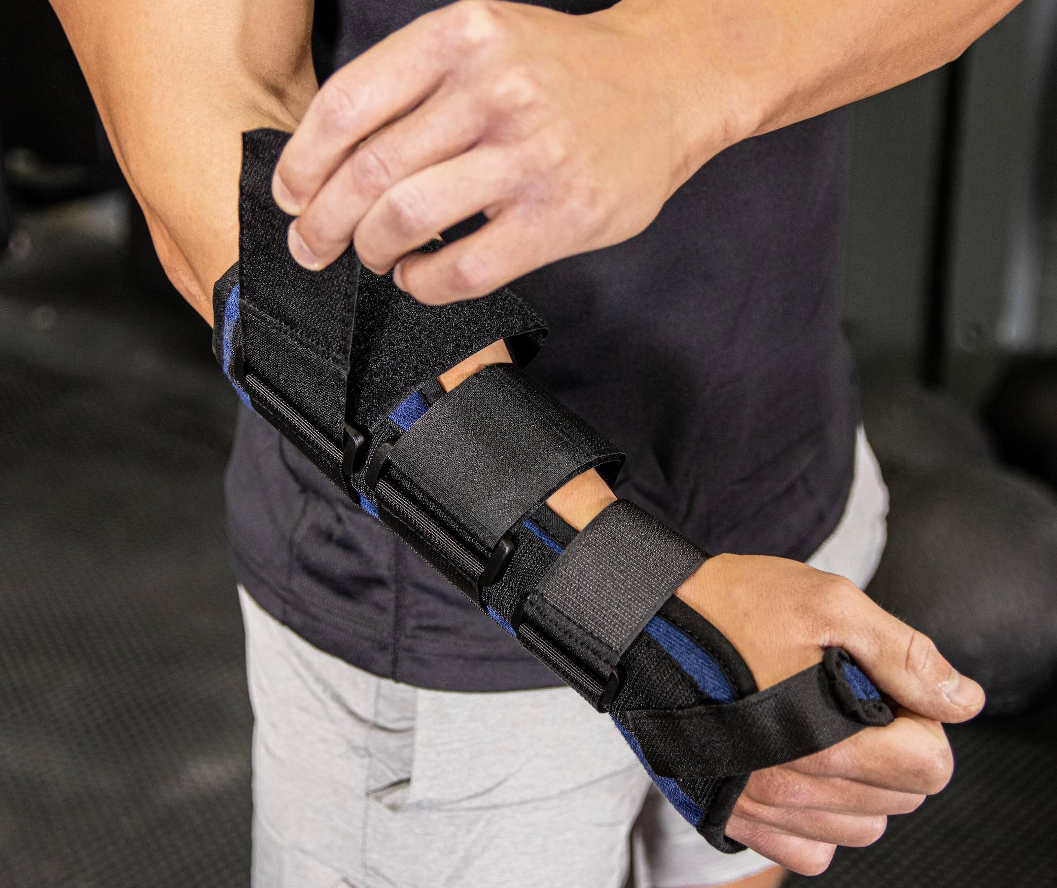 PRO 11 WELLBEING Wrist Brace Splint, Removable Aluminium Support Bar, 3 Adjustable Straps, Breathable Foam (Left Large)