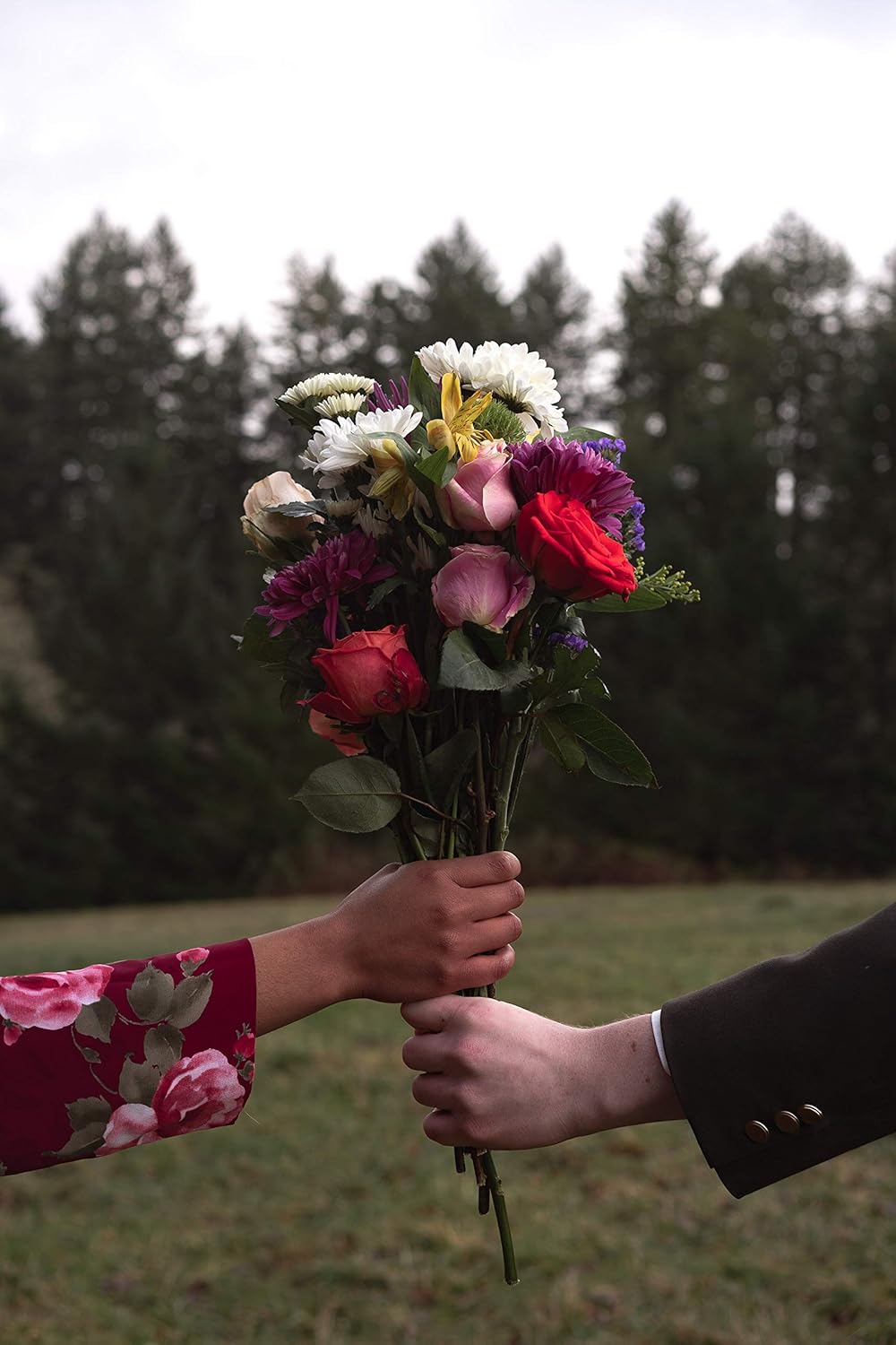 Mixed Flower Bouquet Fresh Flowers Fresh Cut Flowers Designers Collection I With Vase Amazon Ca Patio Lawn Garden