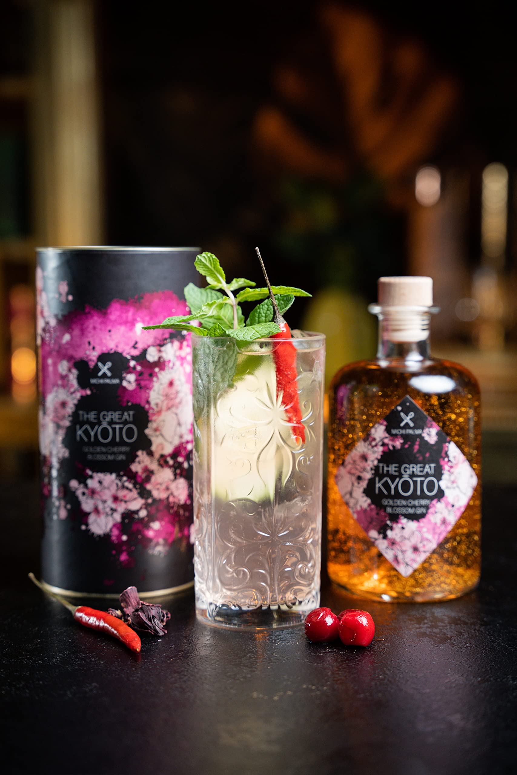 Michi Palma | The Great Kyōto Golden-Cherry-Blossom (1 x 0.5 l) | Premium Spirituose auf Gin-Basis | Mit 23 Karat reinem Blattgold und edler Geschenkverpackung | Goldene Gin-Geschenkidee 3