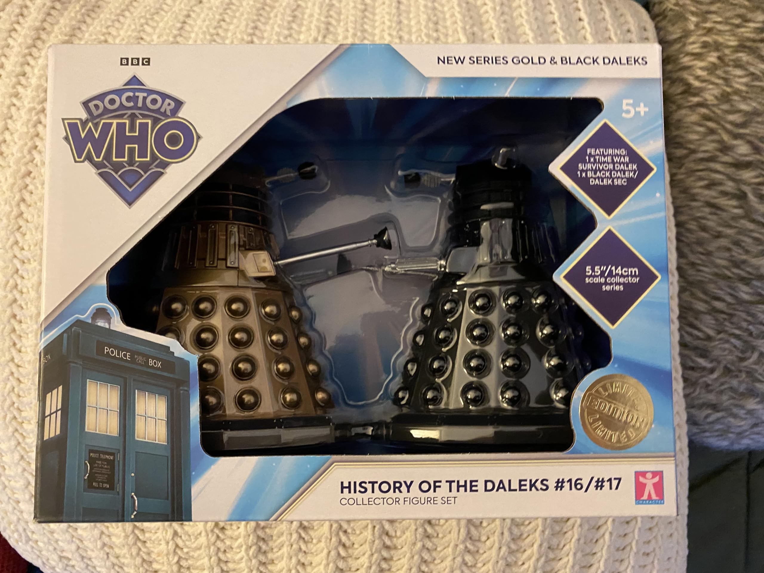 Doctor who history of the Daleks 16 and 17 black and gold new series figure set